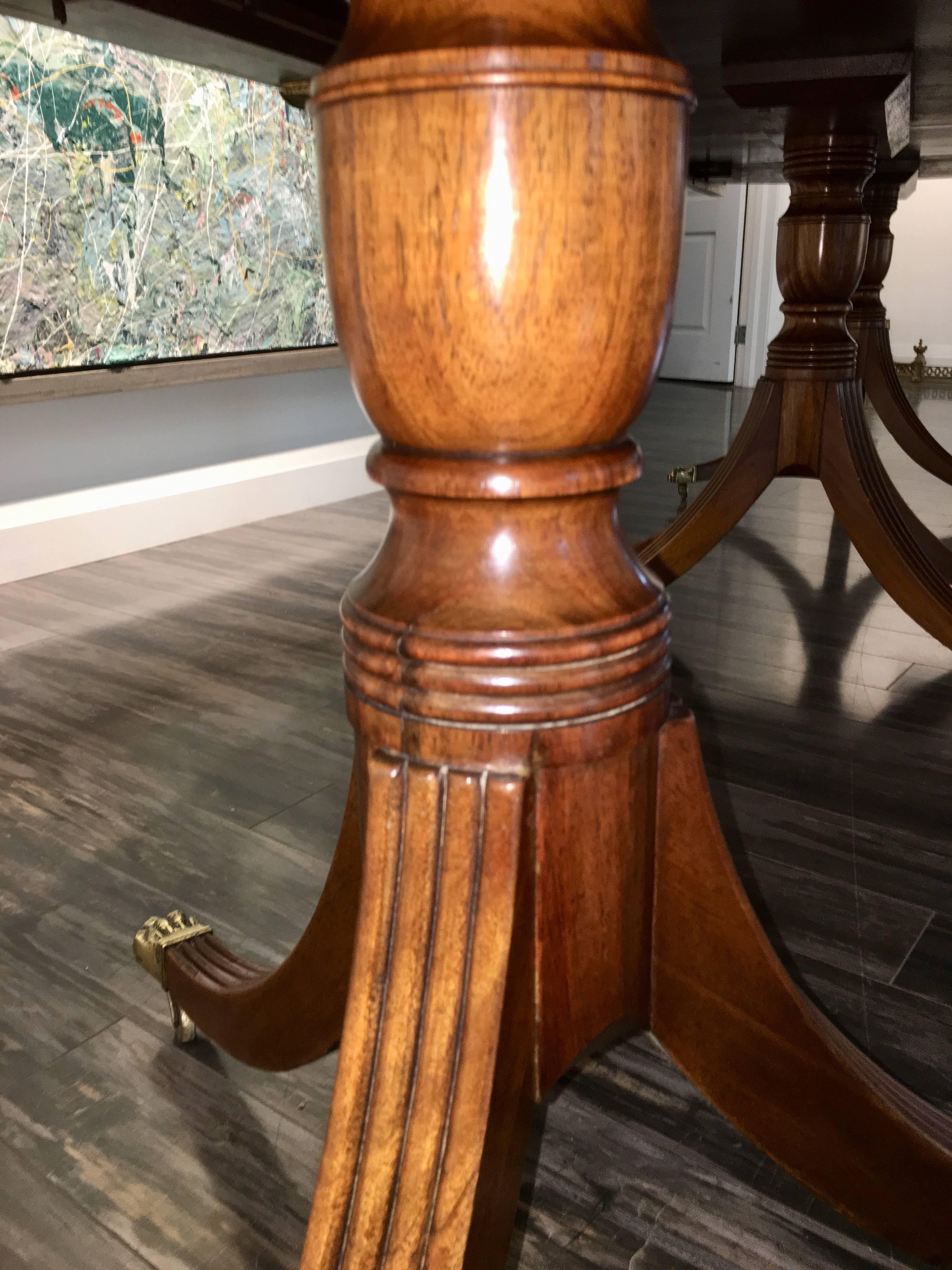English Late 19th Century Mahogany Dining table For Sale