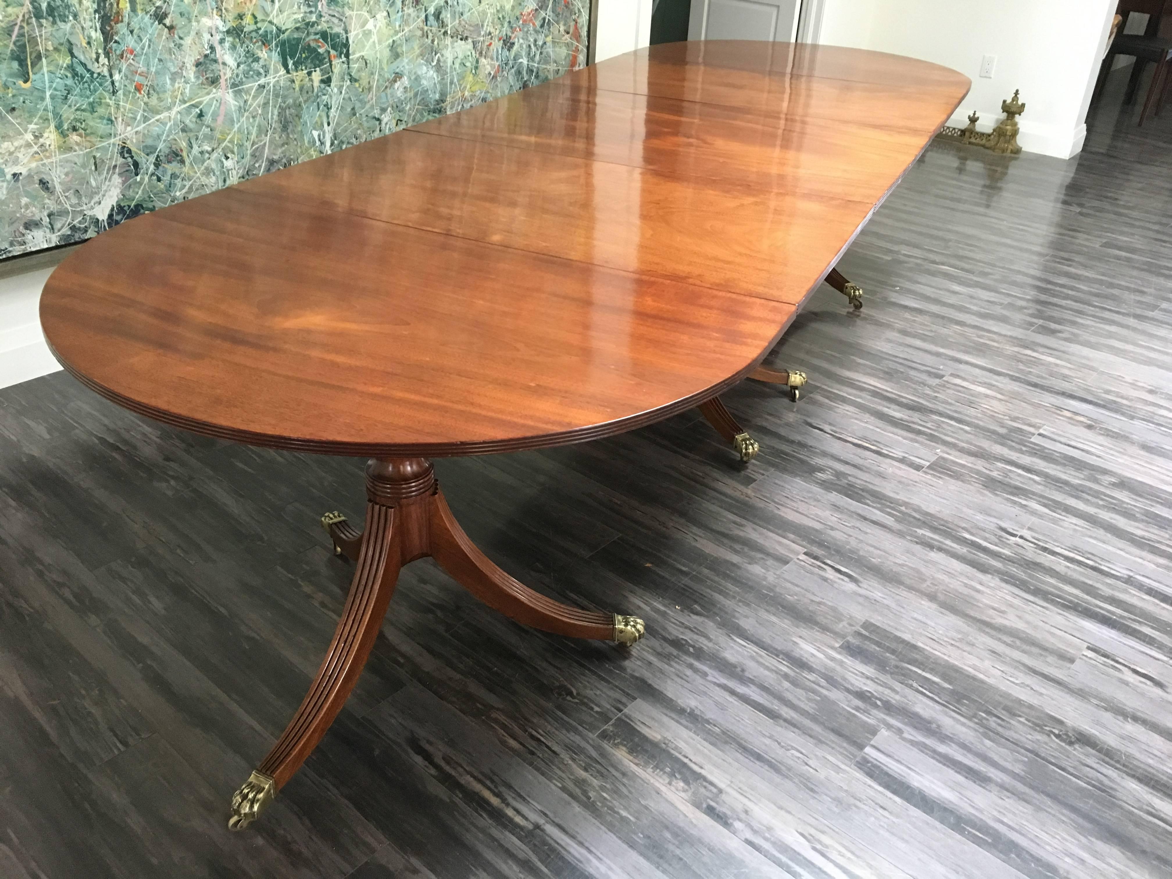Late 19th Century Mahogany Dining table In Excellent Condition For Sale In Mississauga, ON