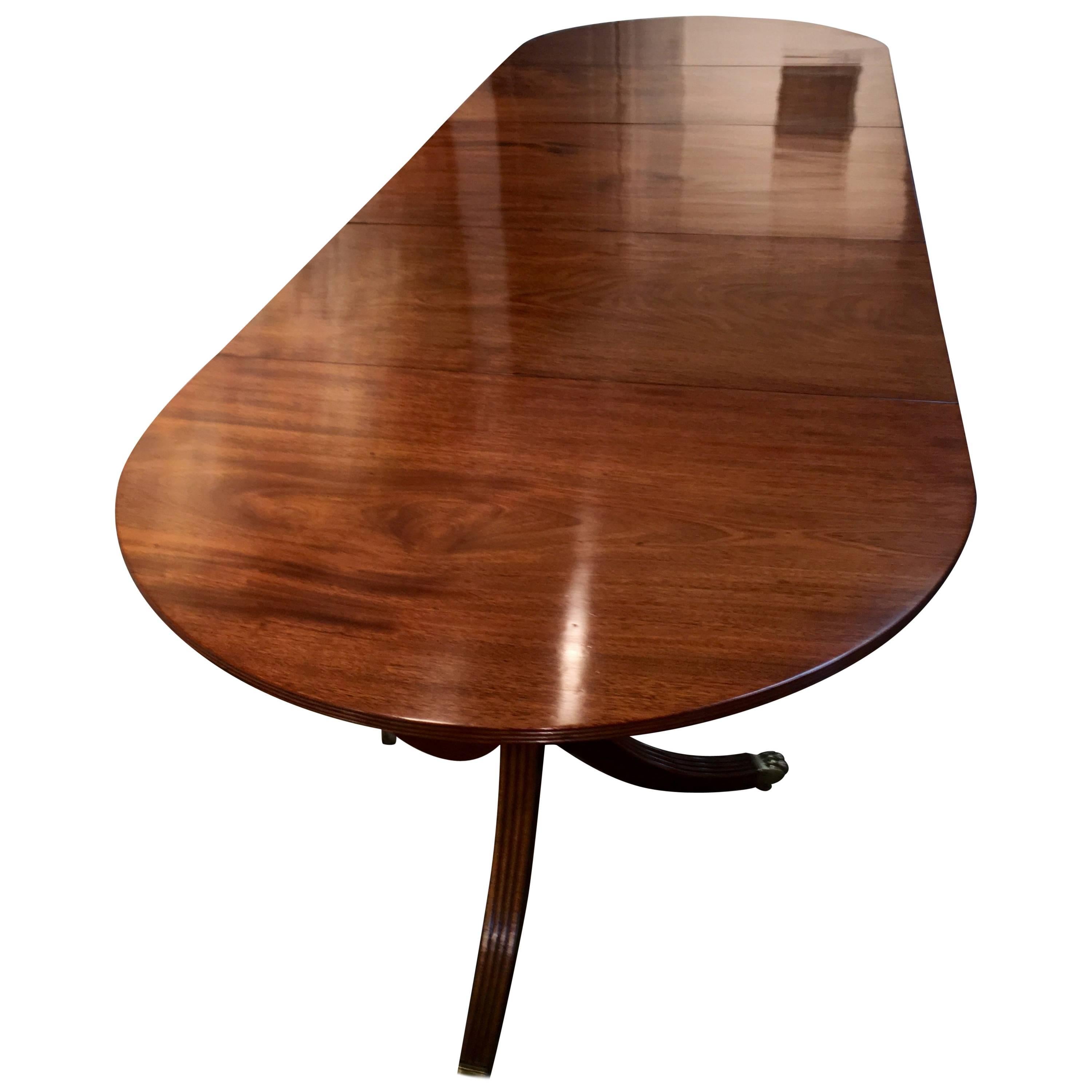 Late 19th Century Mahogany Dining table For Sale