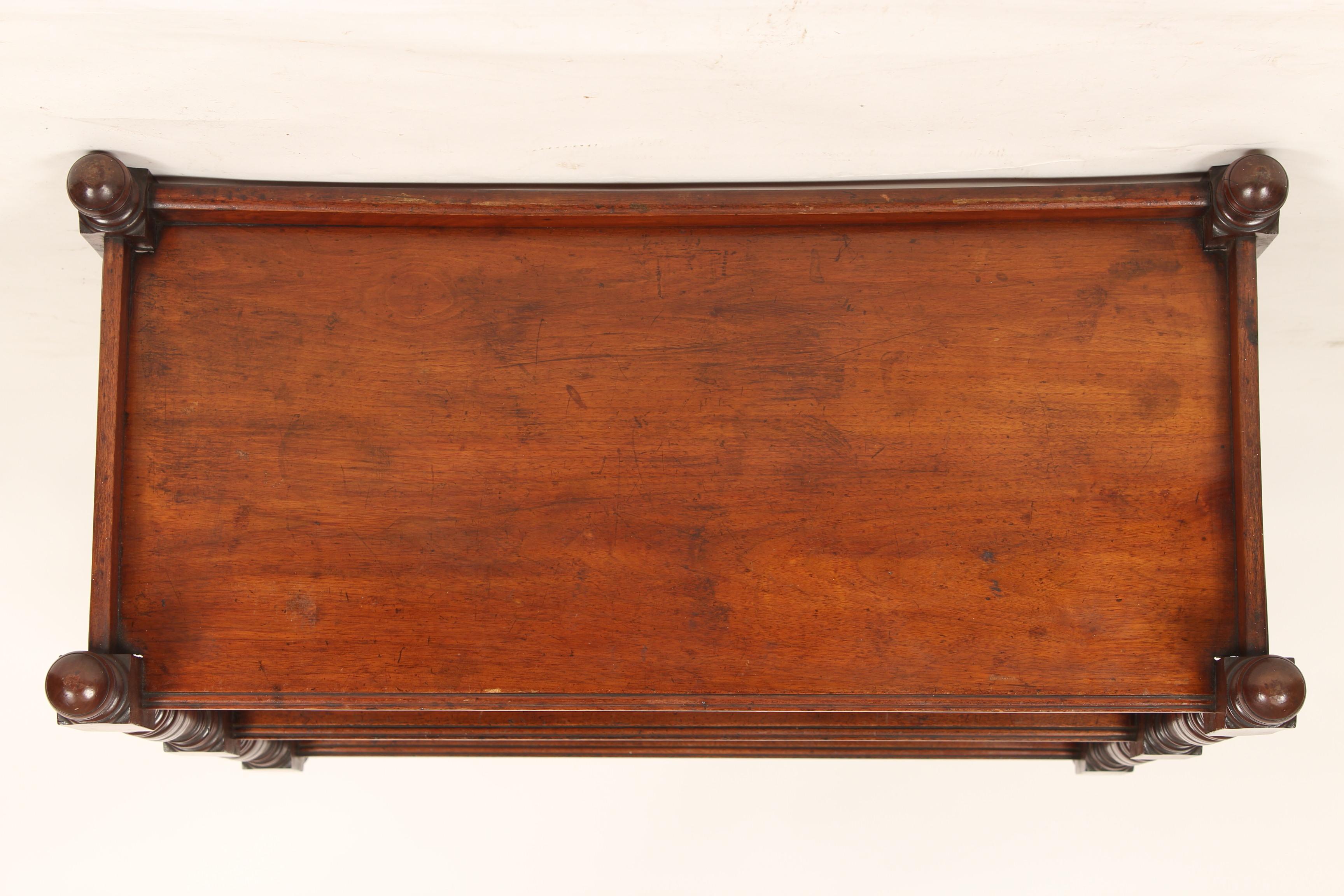 Late 19th Century Mahogany Étagère 1