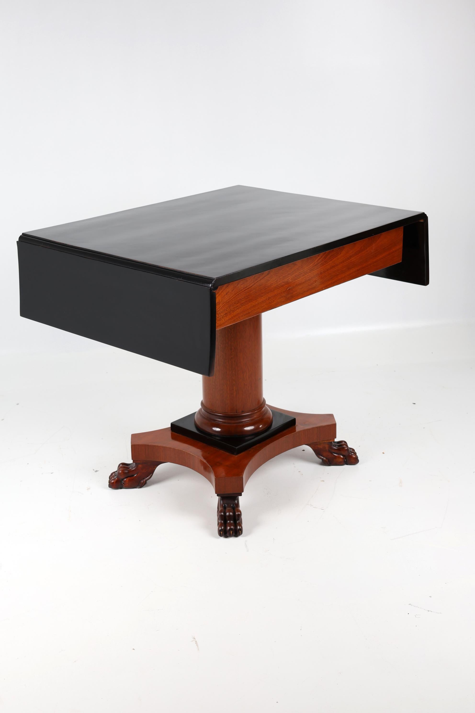 Ébénisé Table basse à abattant en acajou de la fin du XIXe siècle en vente