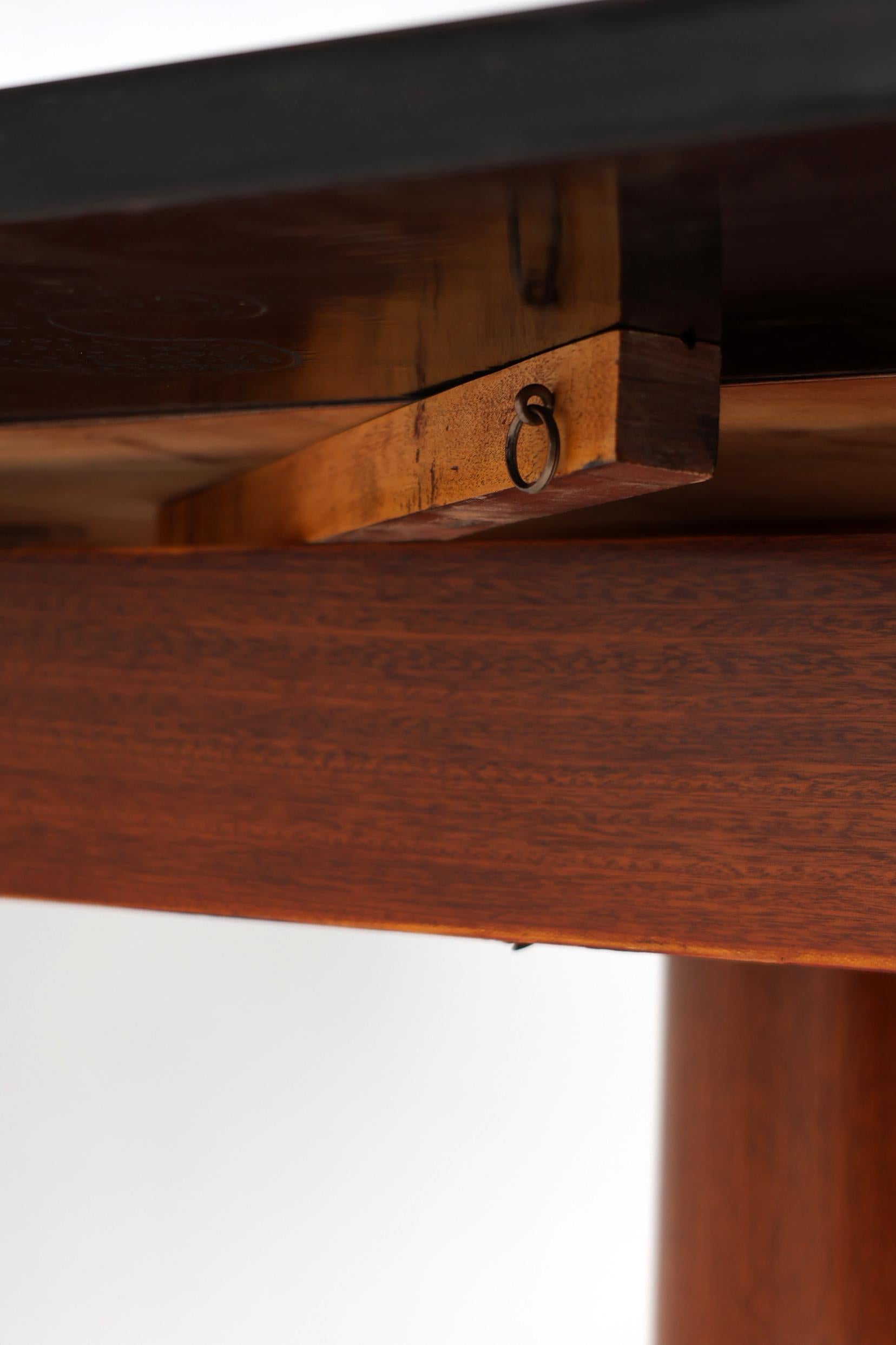 Fin du XIXe siècle Table basse à abattant en acajou de la fin du XIXe siècle en vente