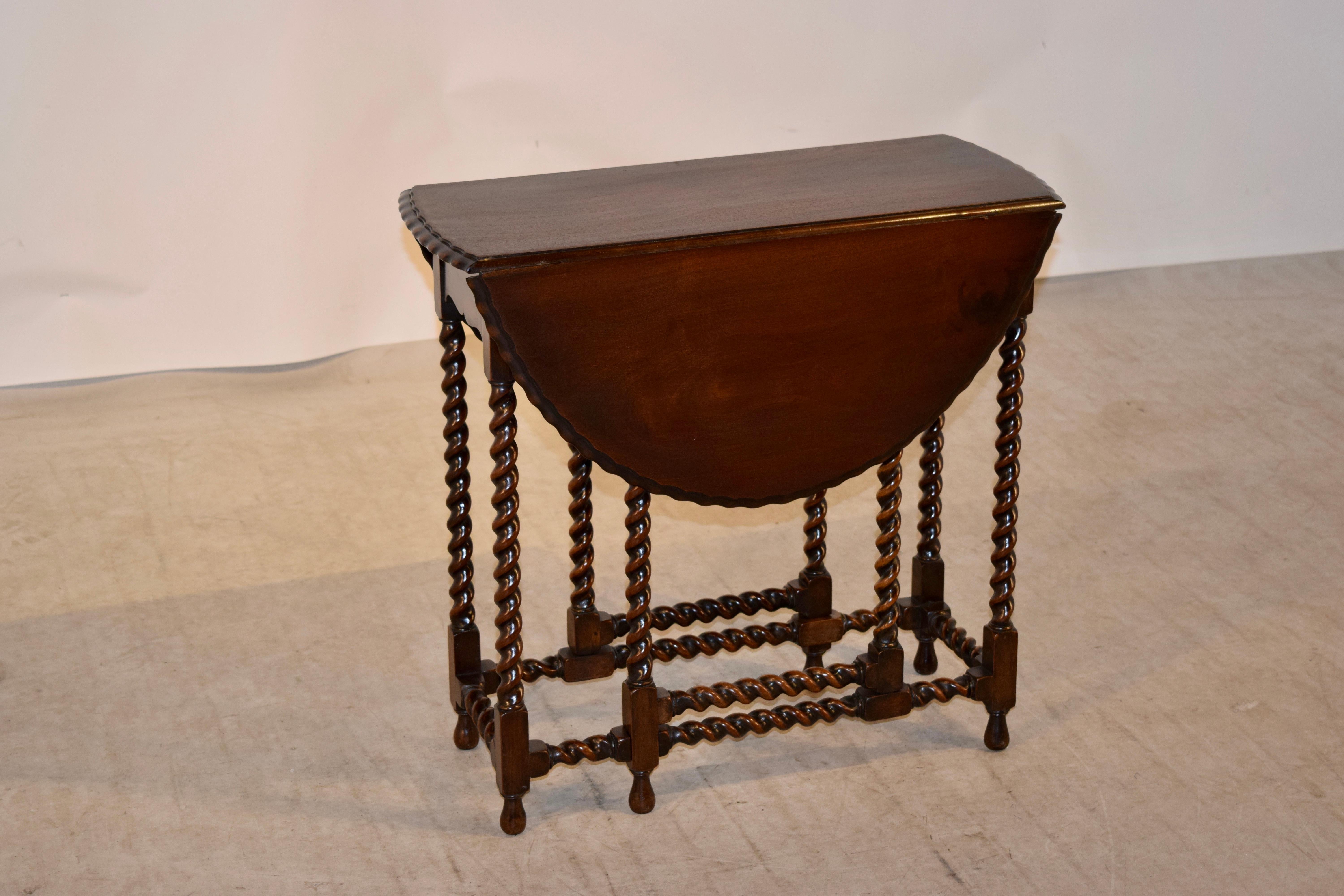 English Late 19th Century Mahogany Gate Leg Table