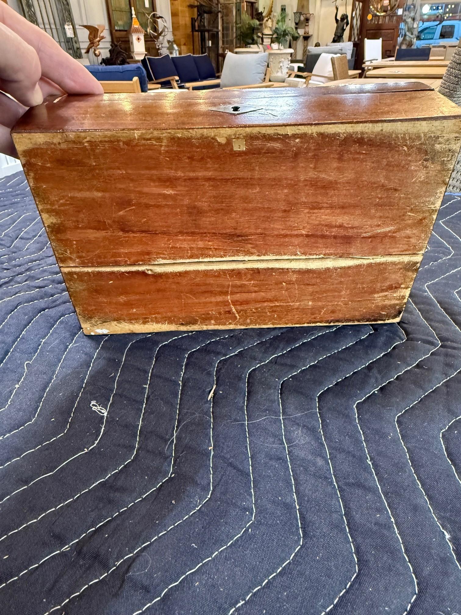 Kit da viaggio medico e di toelettatura in mogano della fine del XIX secolo 15 pezzi in vendita 15