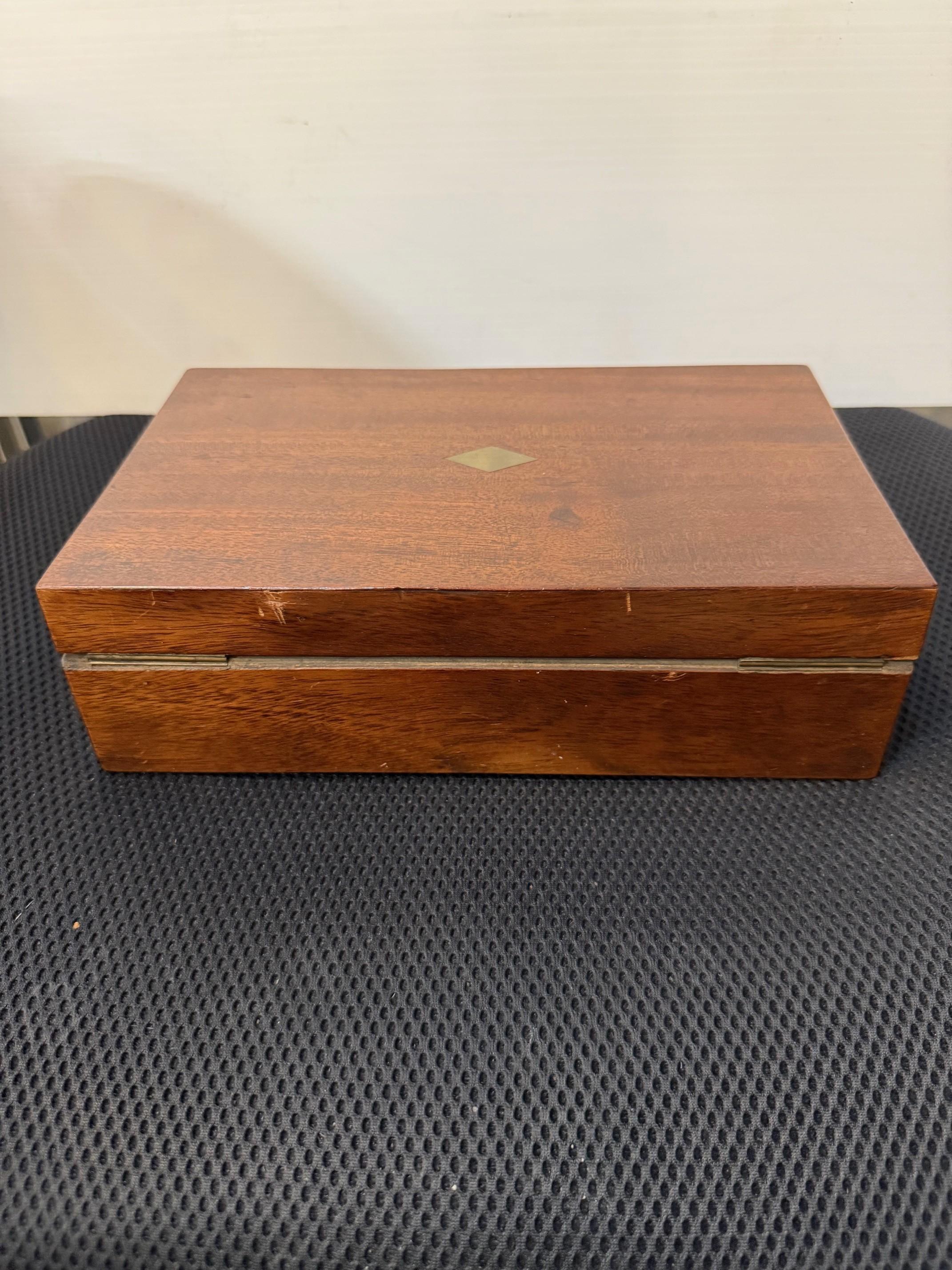 Argento Kit da viaggio medico e di toelettatura in mogano della fine del XIX secolo 15 pezzi in vendita