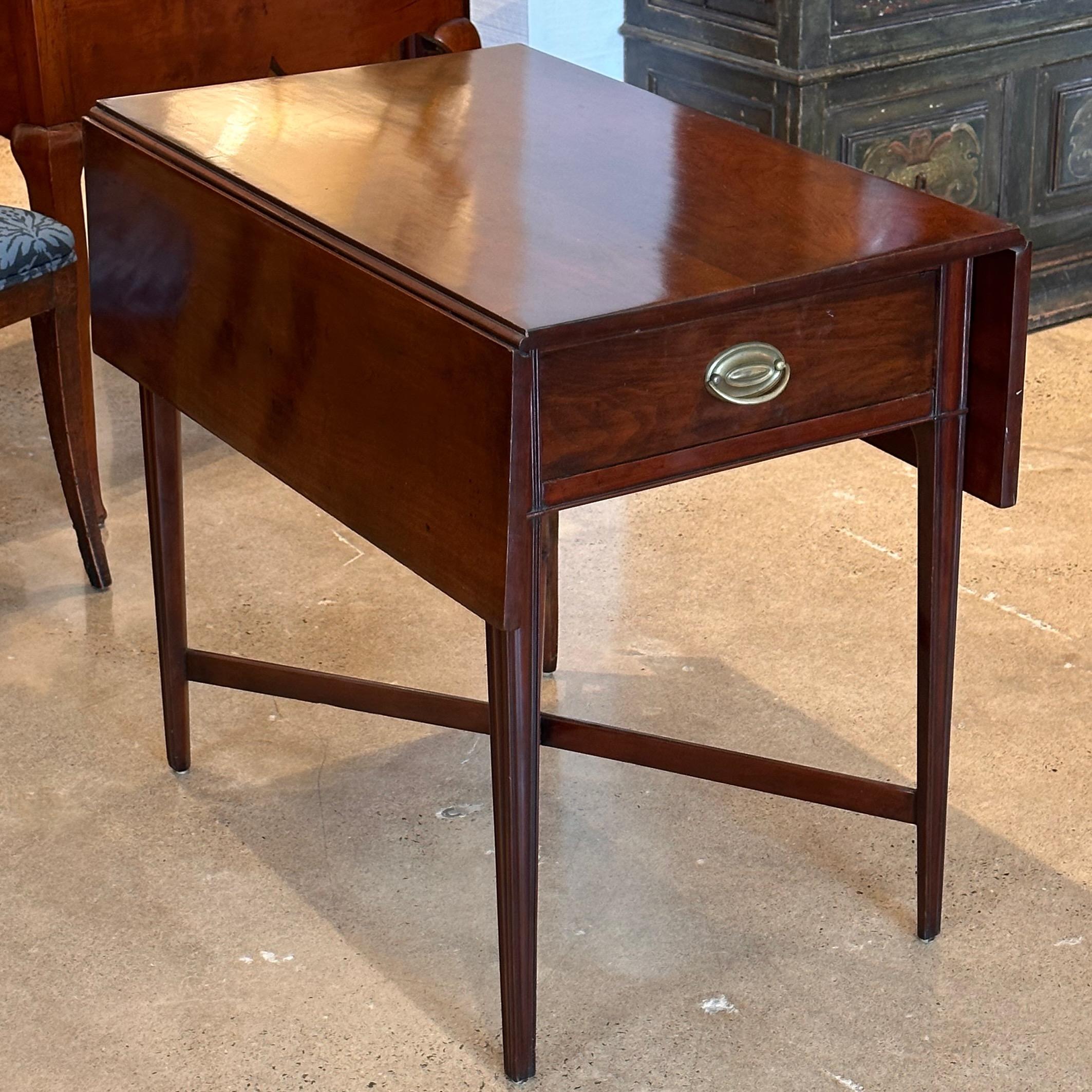 British Late 19th Century Mahogany Pembroke Table For Sale