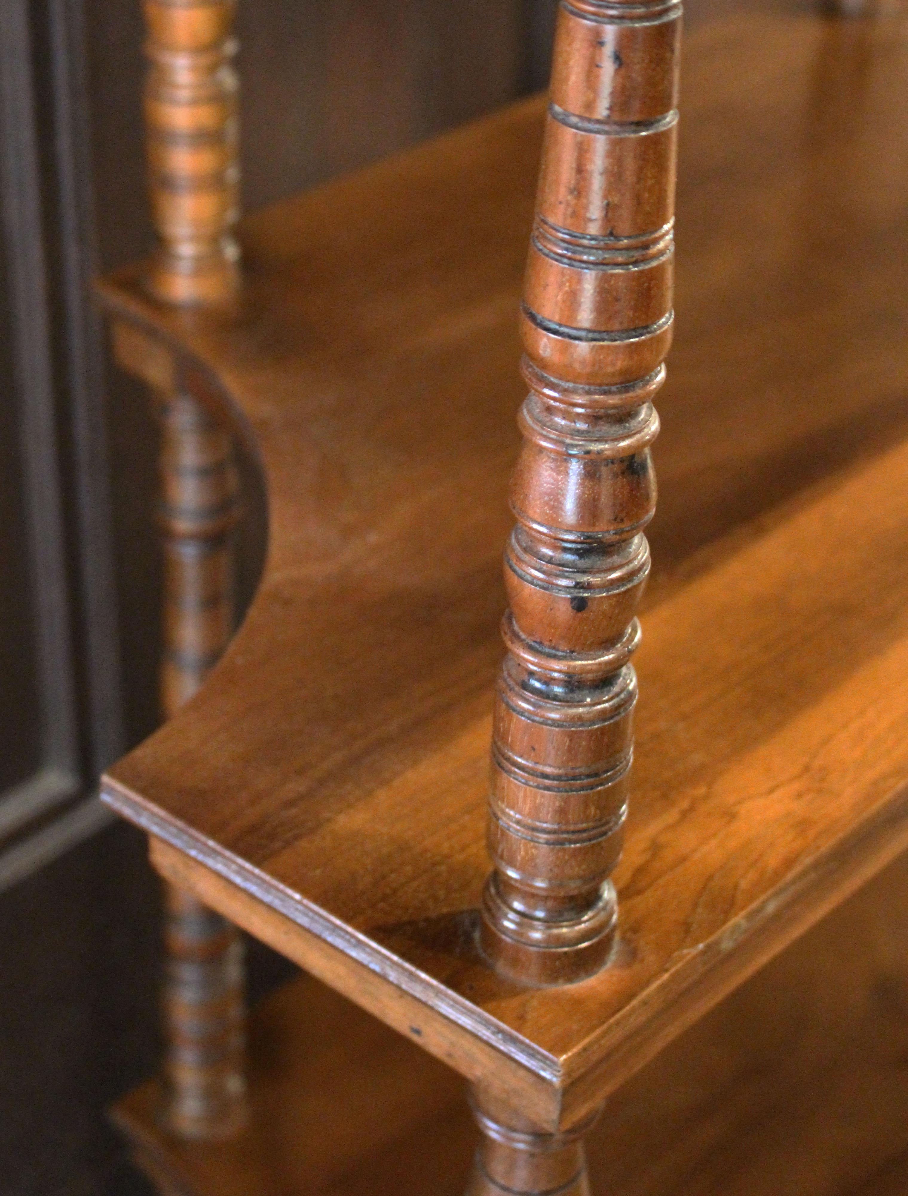 Late 19th Century Mahogany Three Tier Etagere In Good Condition In Chapel Hill, NC