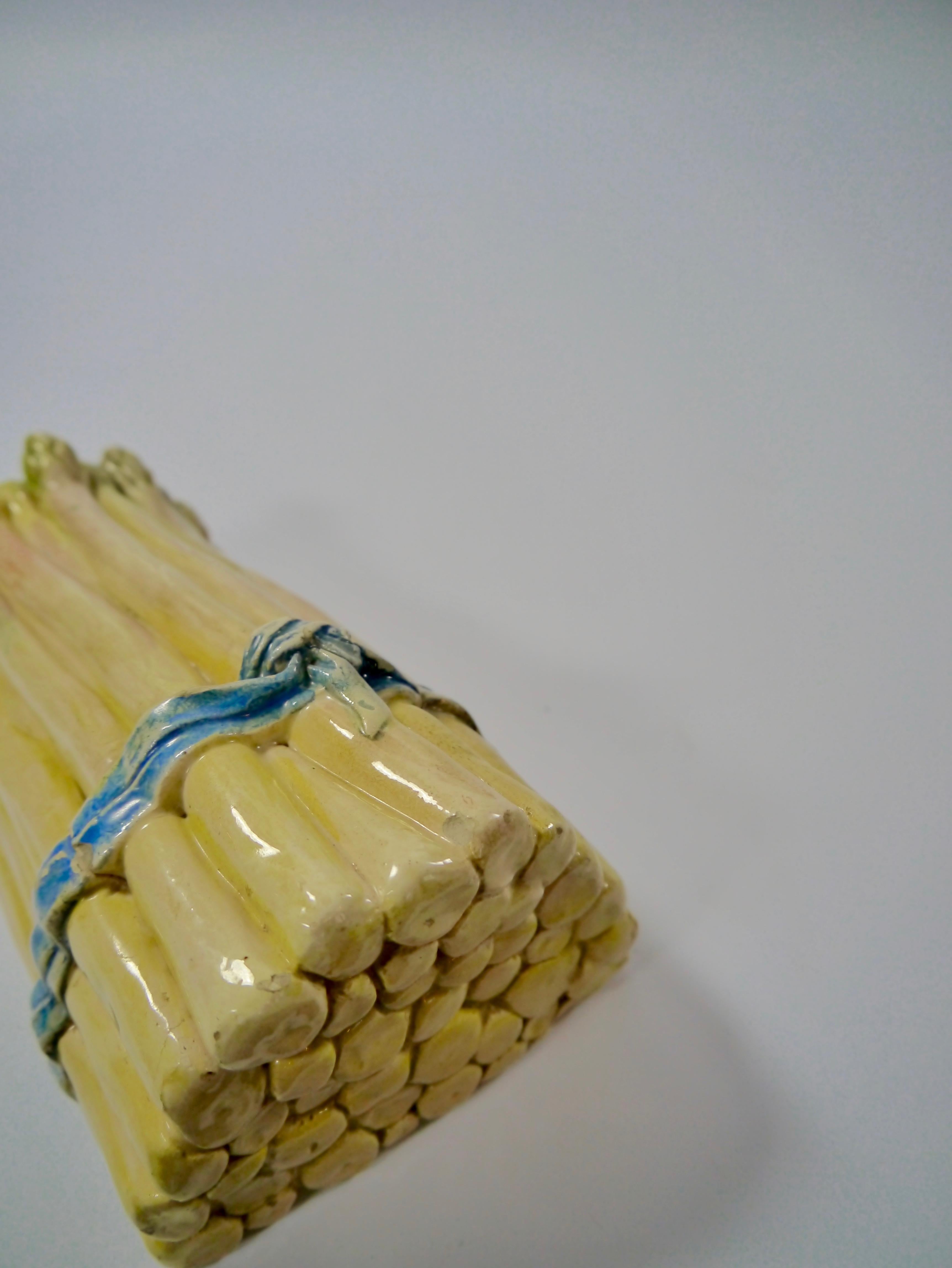 Late 19th Century Majolica Asparagus Serving Dish / Box In Fair Condition In Barcelona, ES
