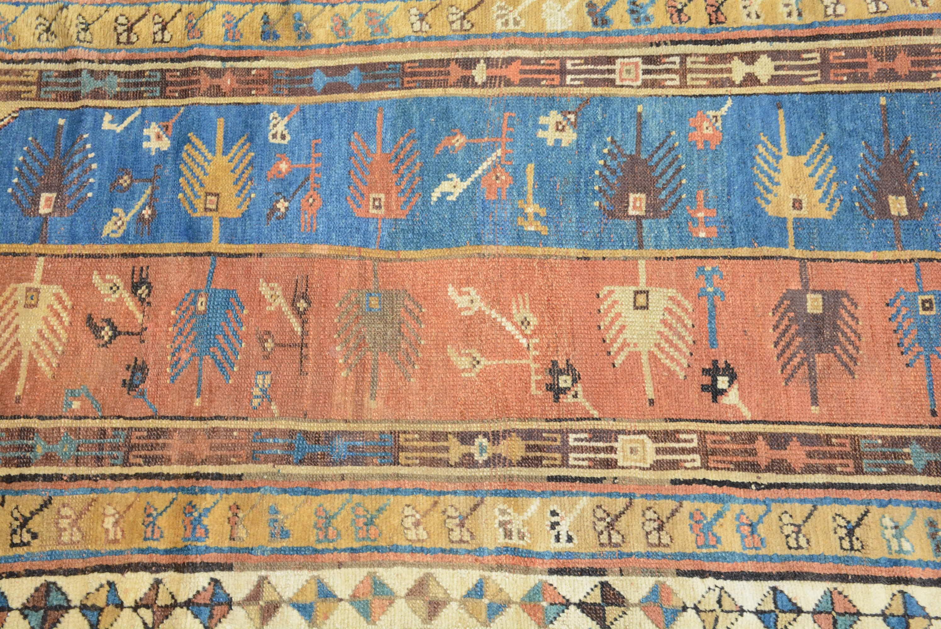 En un principio se pensó que las alfombras Makri se tejían en la isla de Rodas, cuando en realidad se fabricaban en el pueblo costero de Megri (hoy convertido en Fethiye), en el suroeste de Anatolia.  Aunque la población de esta ciudad era pequeña,