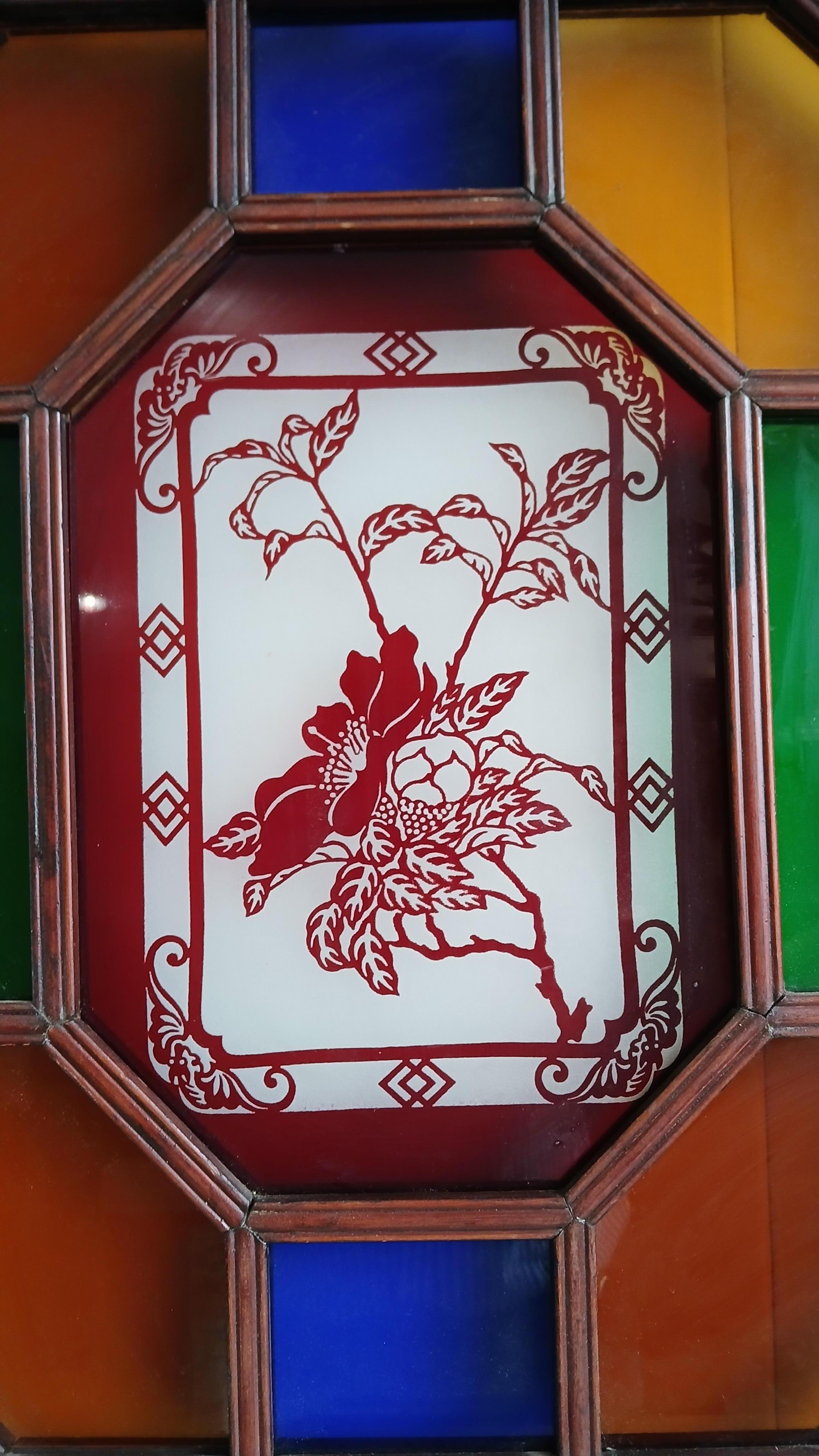 Manchurianische Glasmalerei des späten 19. Jahrhunderts, Suzchou, China im Zustand „Gut“ im Angebot in New York, NY