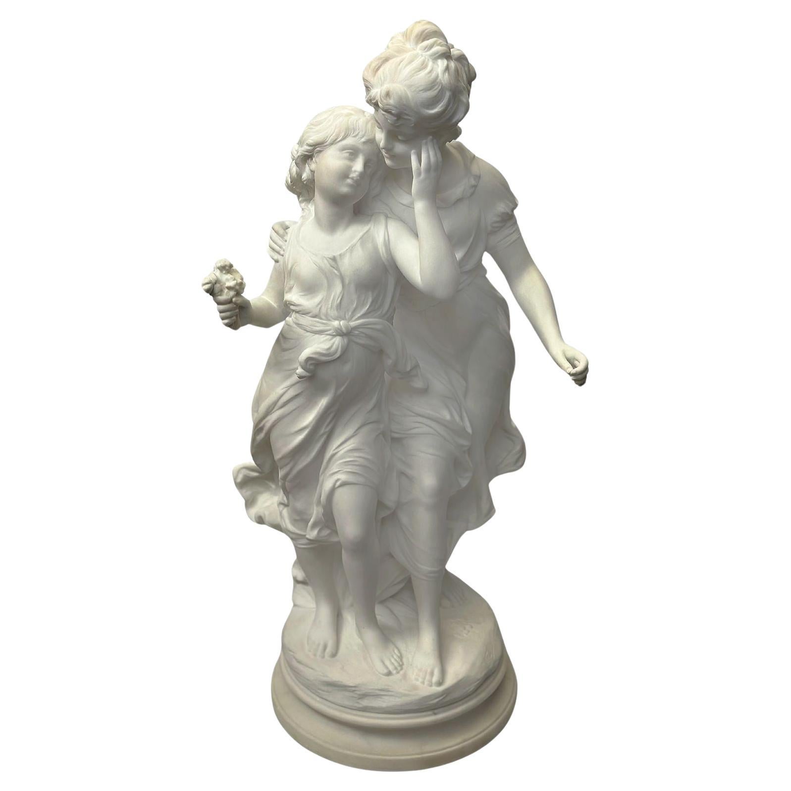 Sculpture en marbre de la fin du 19e siècle représentant deux jeunes filles par Hippolyte Moreau