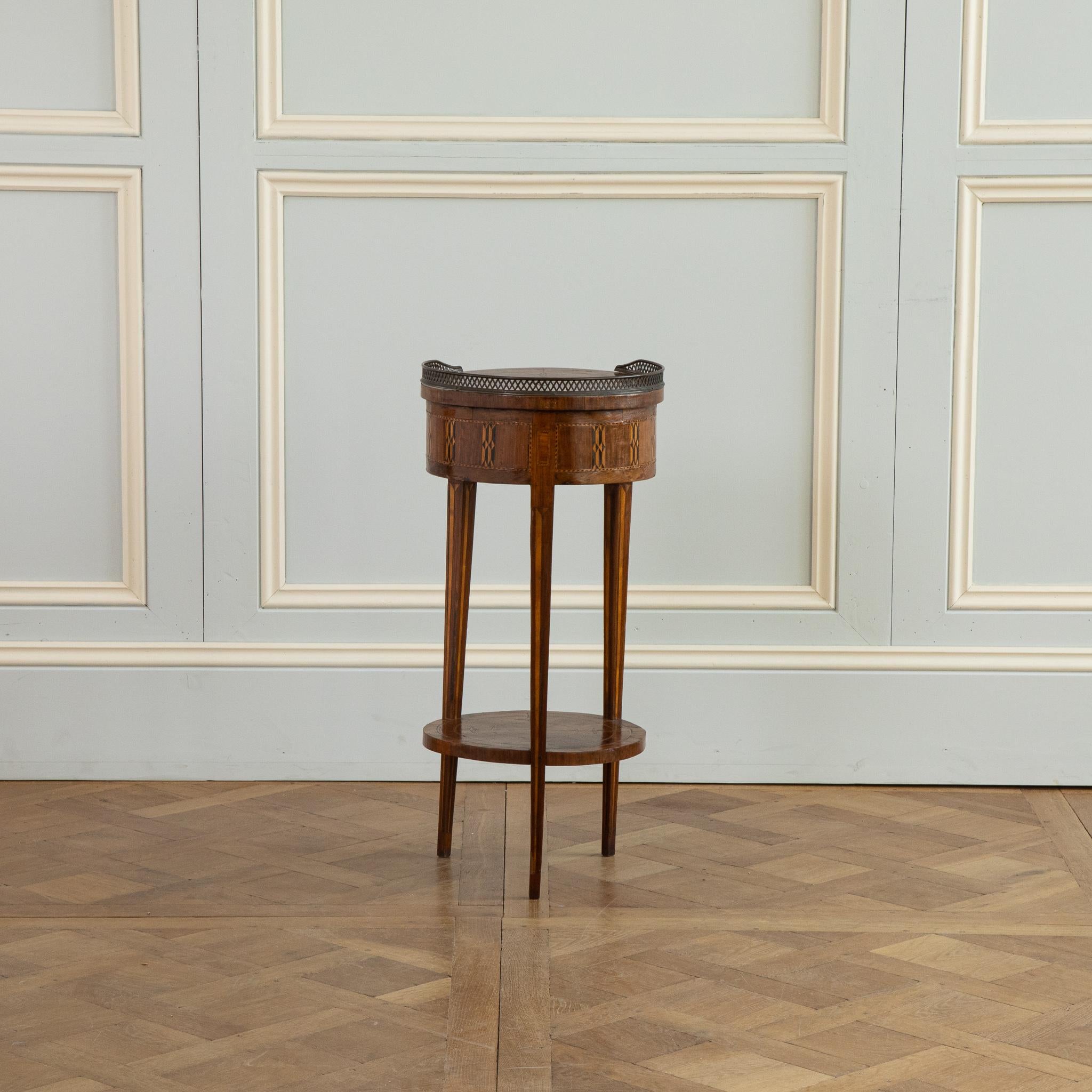 Late 19th Century Marquetry Side Table In Good Condition For Sale In London, Park Royal