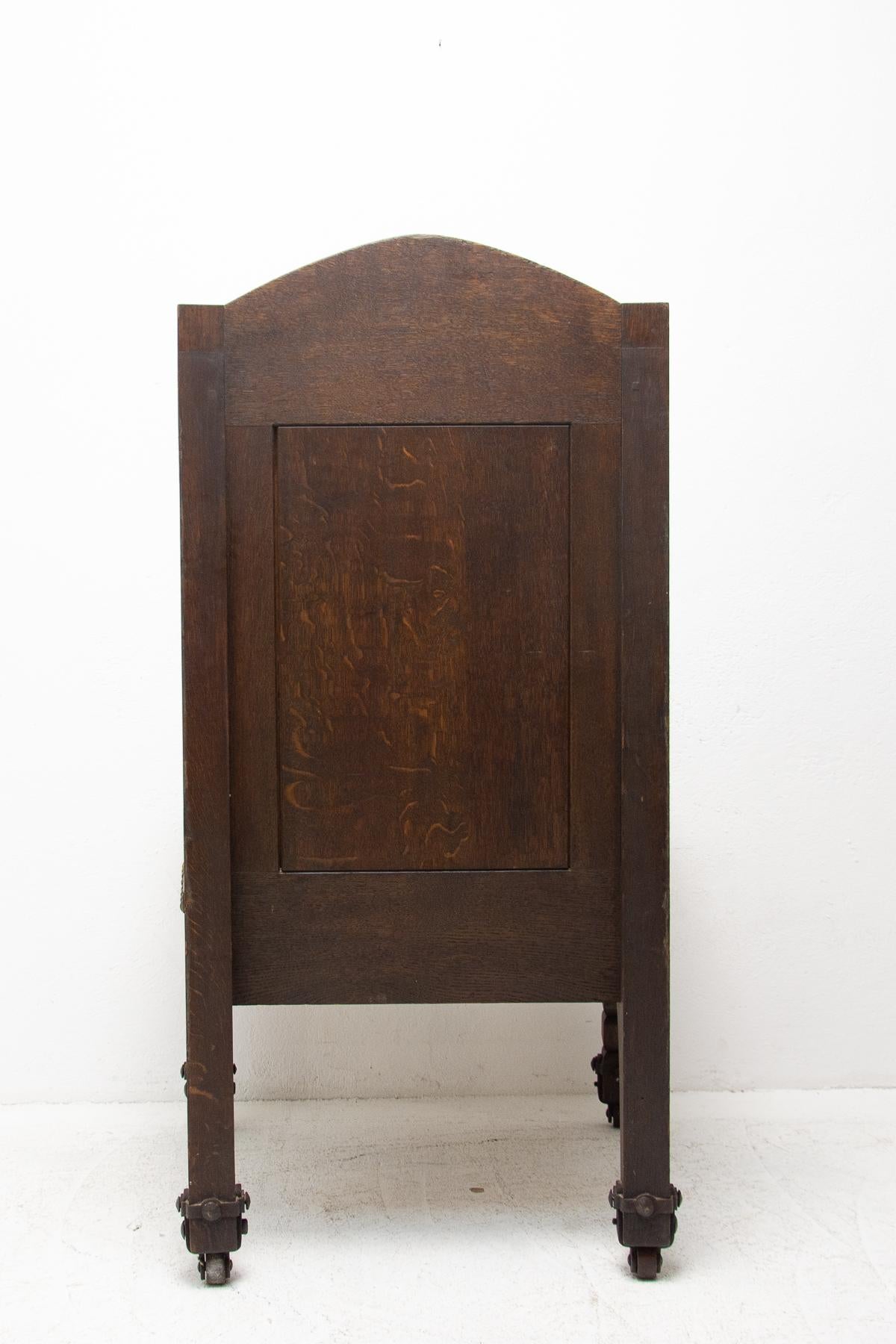 Chaise à trône massive de la fin du 19e siècle dans le style historiciste en vente 7