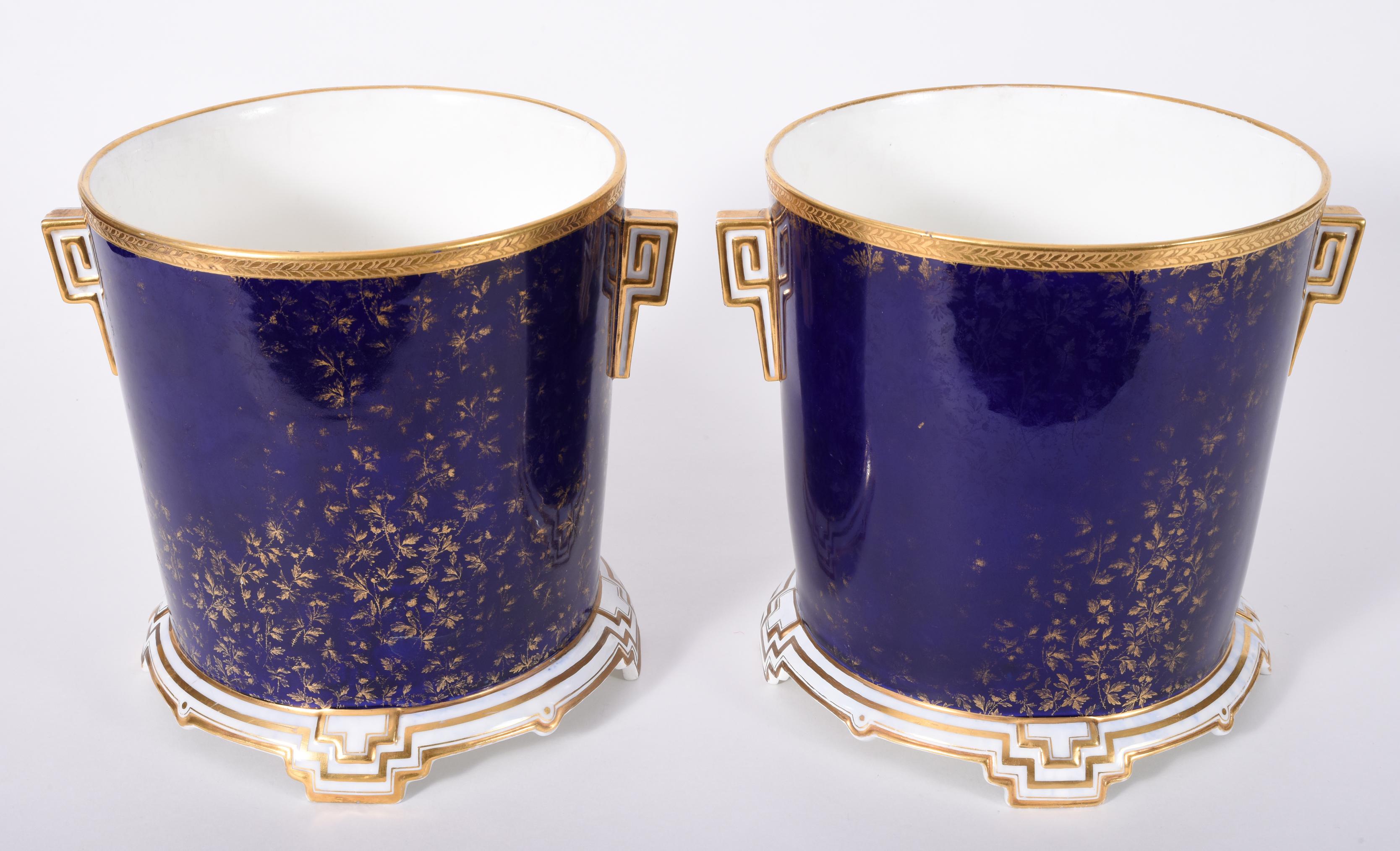 Late 19th Century Matching Pair of English Wedgwood Wine Coolers 1