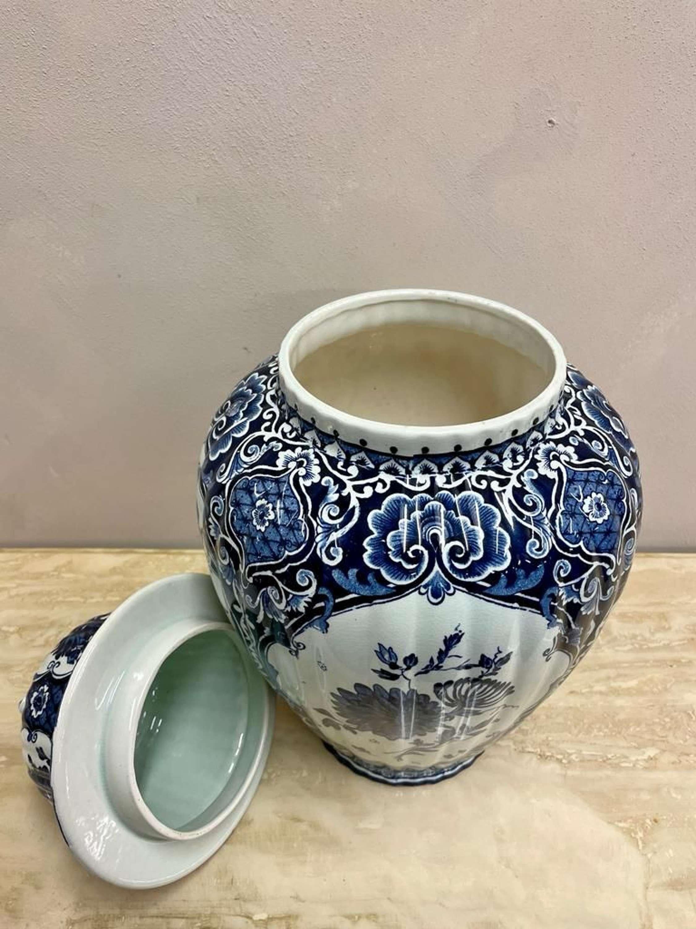 Late 19th Century Medium & Large Delft Ginger Jars with Covers by Petrous Regout For Sale 3