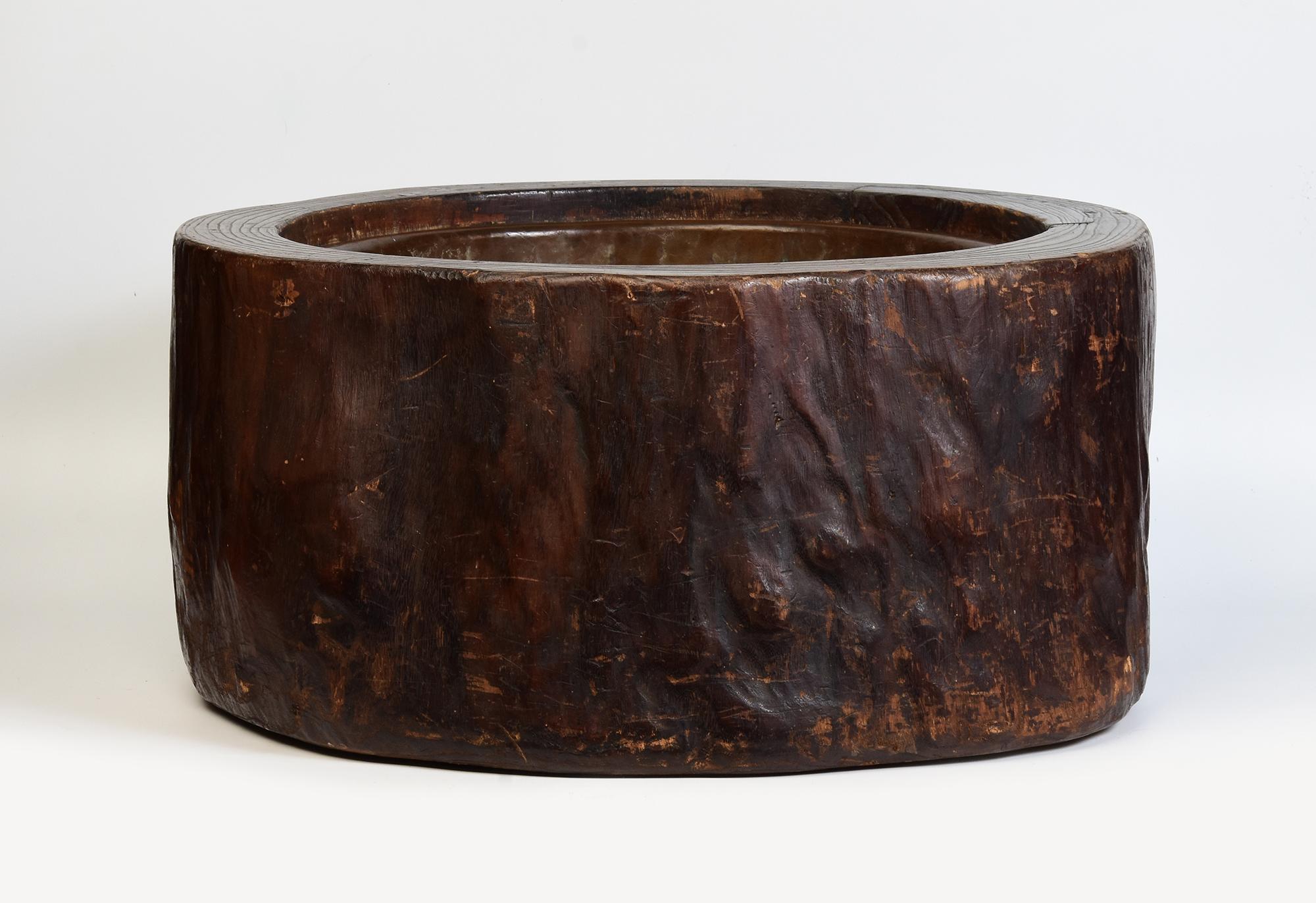 Late 19th Century, Meiji, Antique Japanese Keyaki Wooden Pot 'Hibachi' For Sale 1