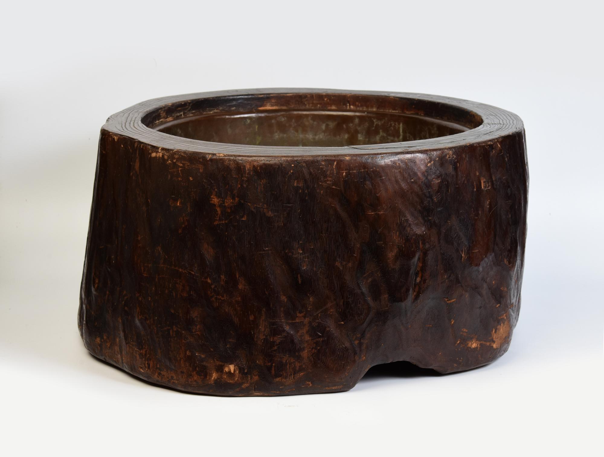 Late 19th Century, Meiji, Antique Japanese Keyaki Wooden Pot 'Hibachi' For Sale 2