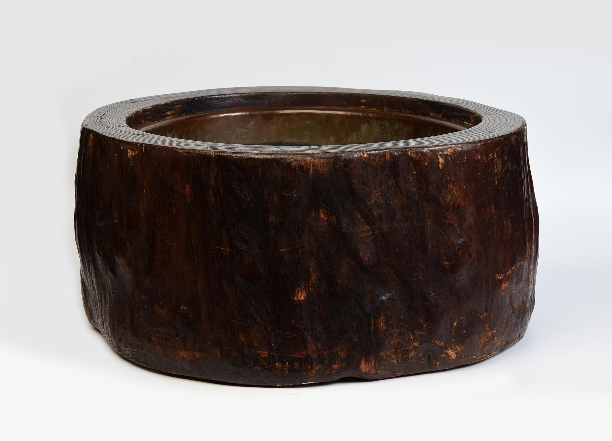 Late 19th Century, Meiji, Antique Japanese Keyaki Wooden Pot 'Hibachi' For Sale 4