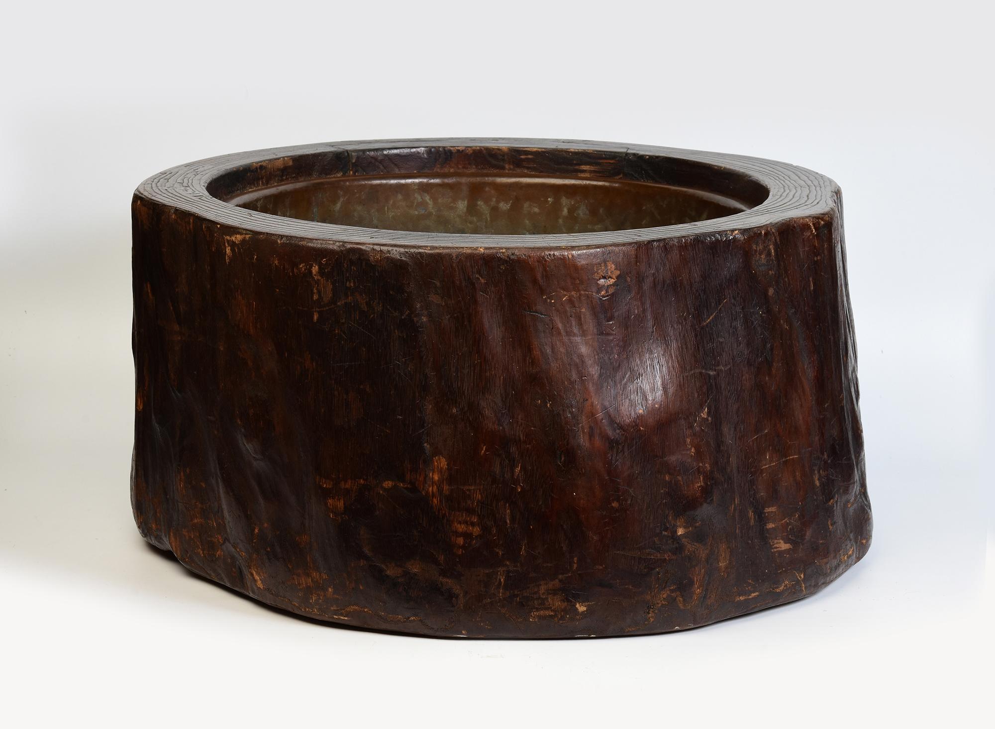 Late 19th Century, Meiji, Antique Japanese Keyaki Wooden Pot 'Hibachi' For Sale 5