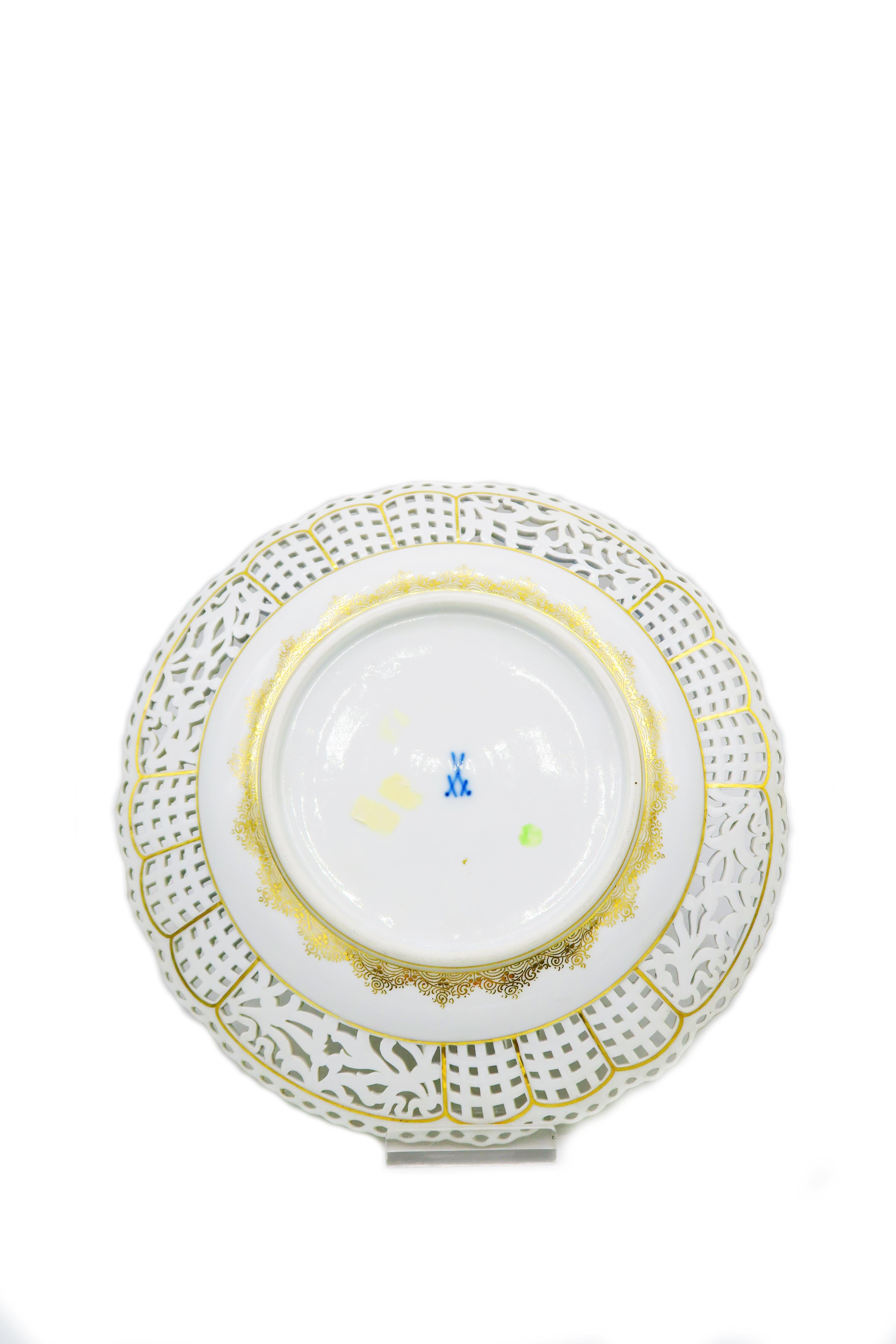 German Late 19th Century Meissen Cobalt Blue Reticulated Plate with European Painting For Sale