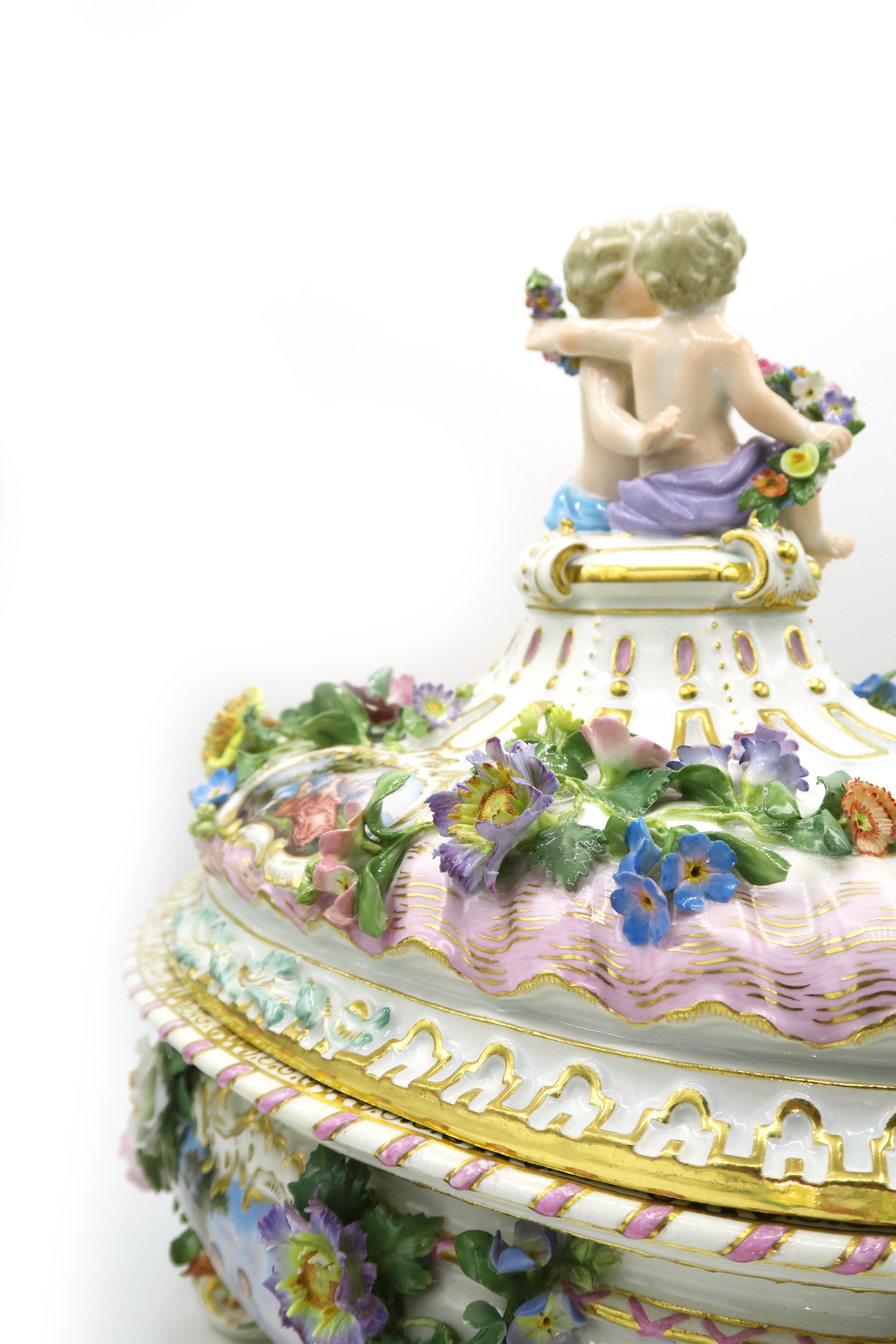 German Late 19th Century Meissen Large Tureen For Sale