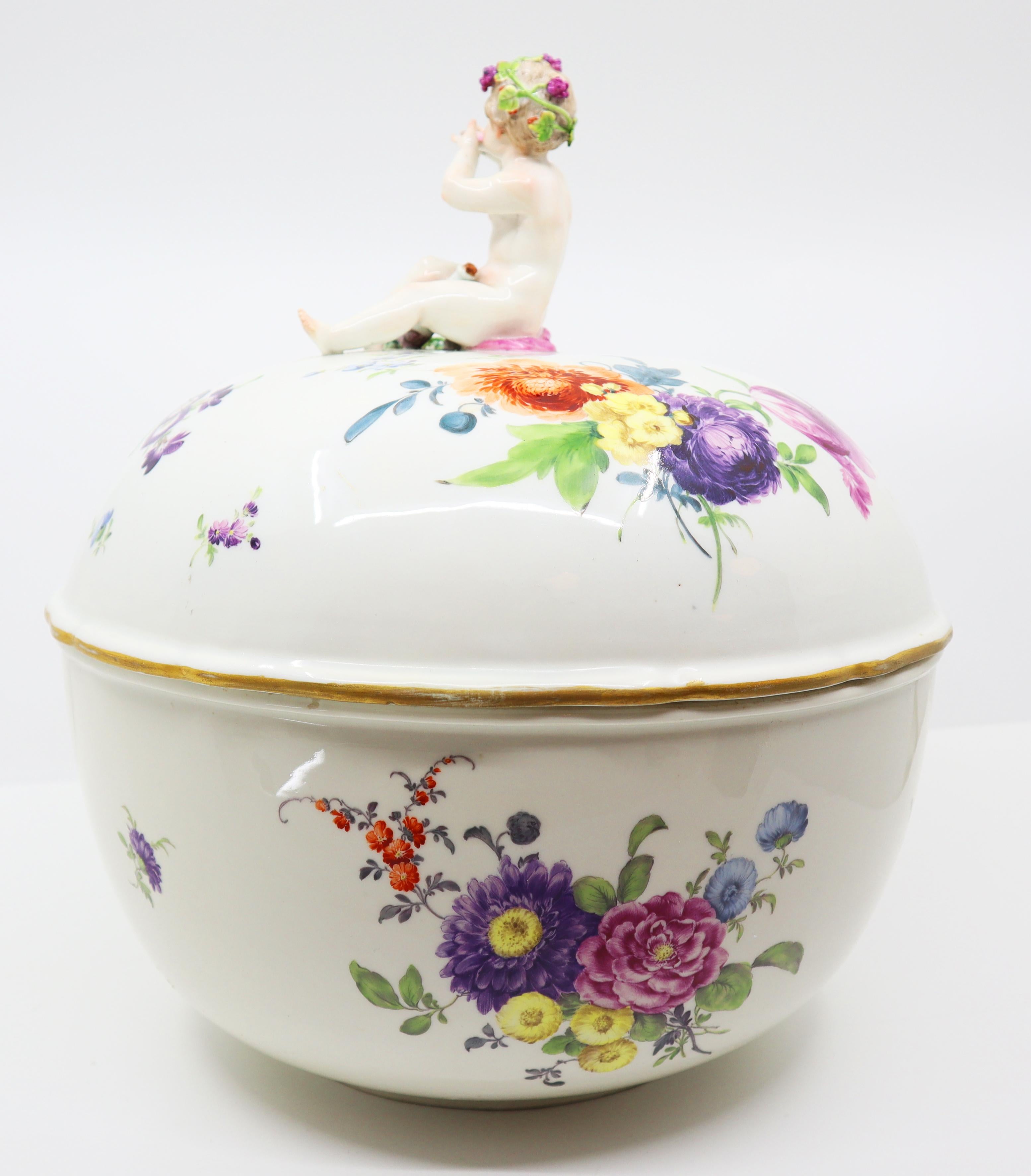 Late 19th Century, Meissen Porcelain Bowl with Lid, German For Sale 4