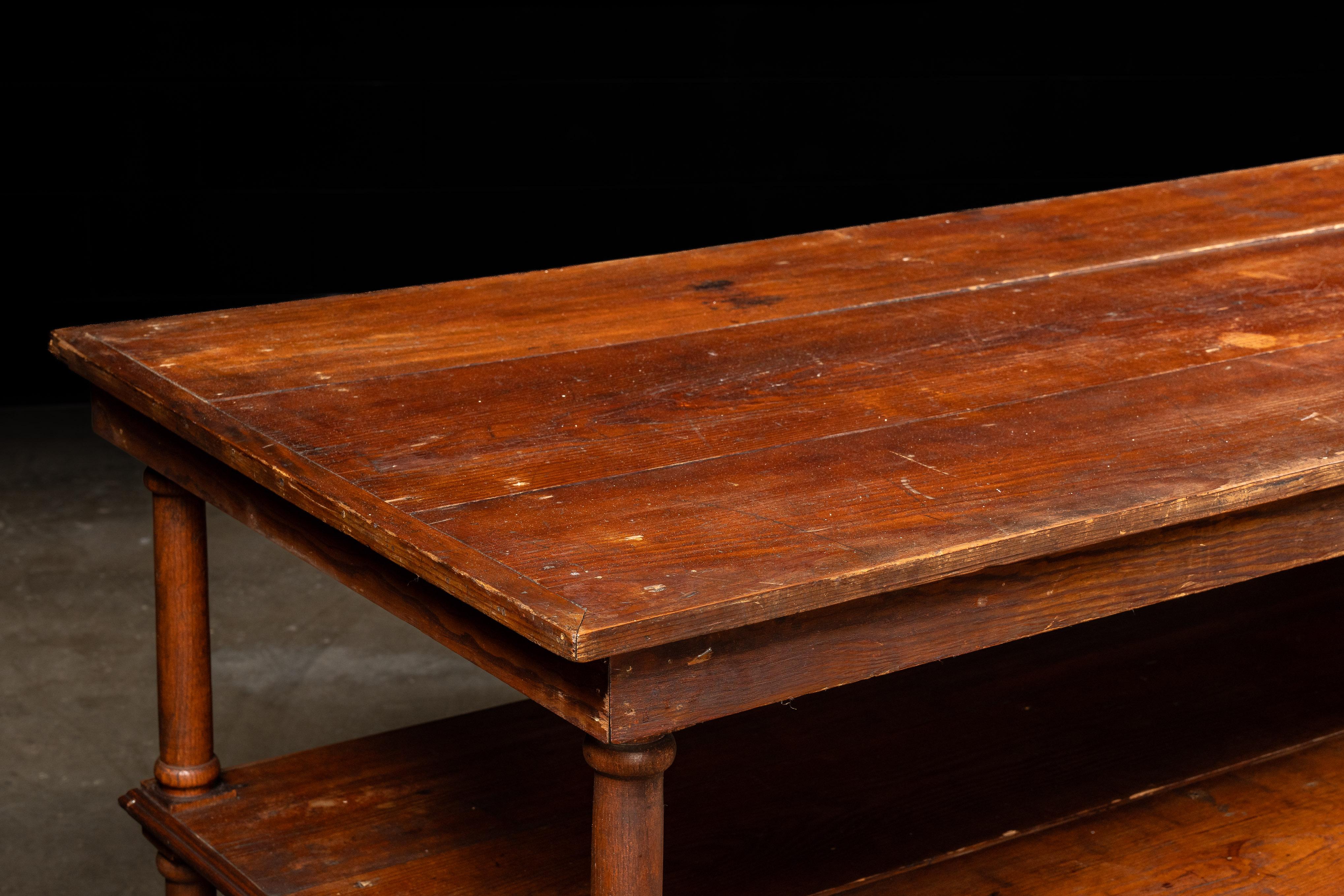 Late 19th Century Mercantile Table In Good Condition In Dekalb, IL