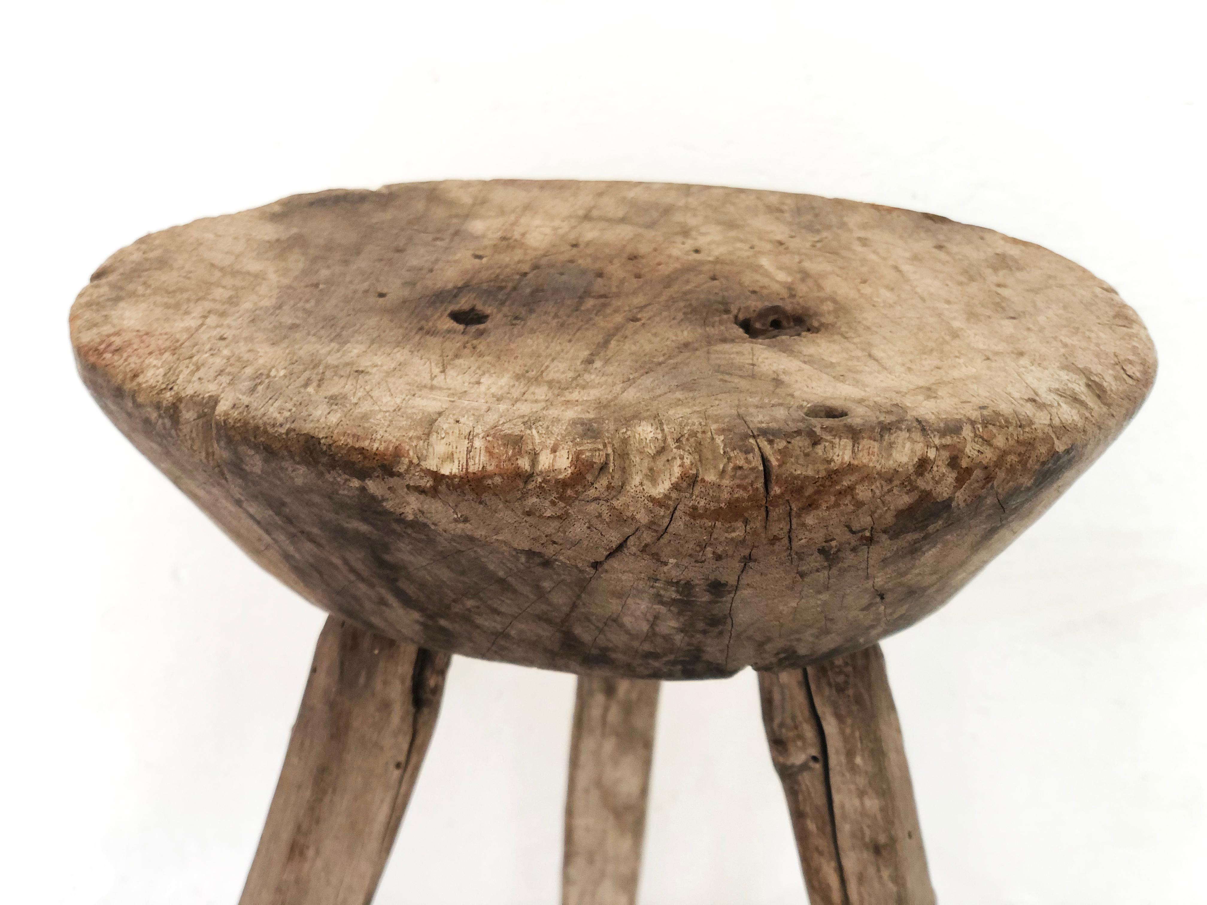 North American Late 19th Century Mezquite Milking Wood Stool with Thick Round Top