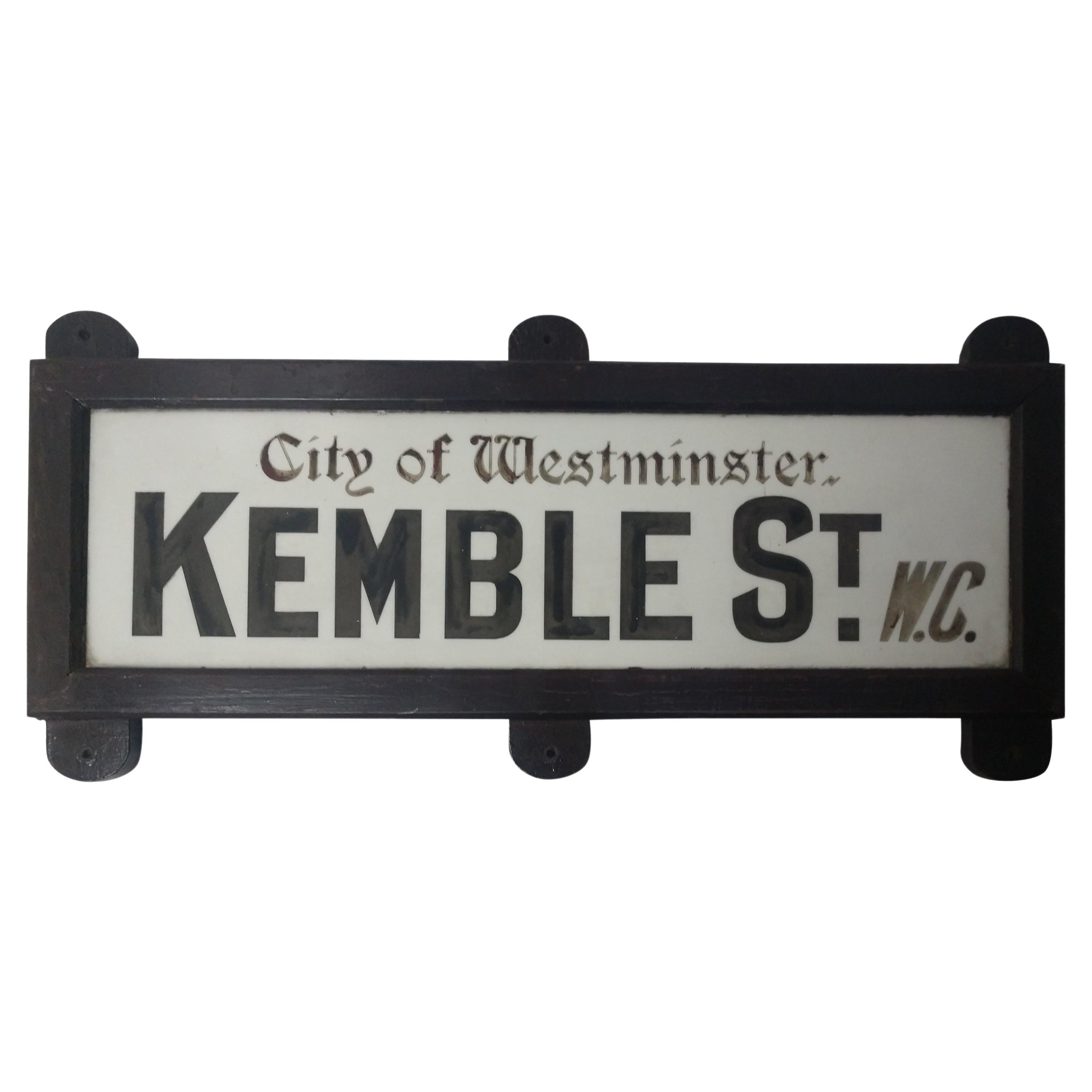 Verre à lait de la fin du 19e siècle London England Westminister Kemble Street Signe en vente