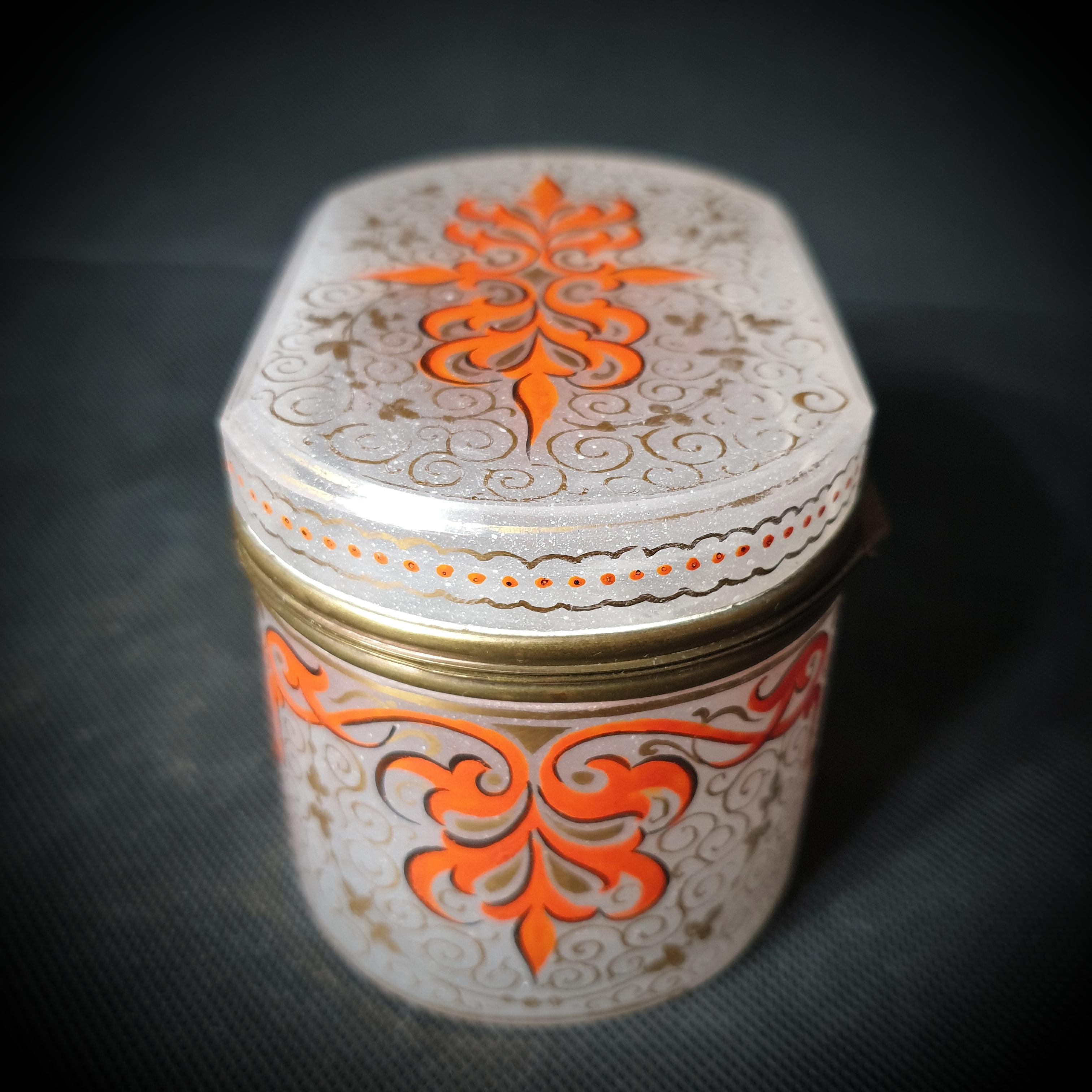 French Late 19th Century Milky White Opaline Bohemian Gilded Moser Box France 1850-1920 For Sale