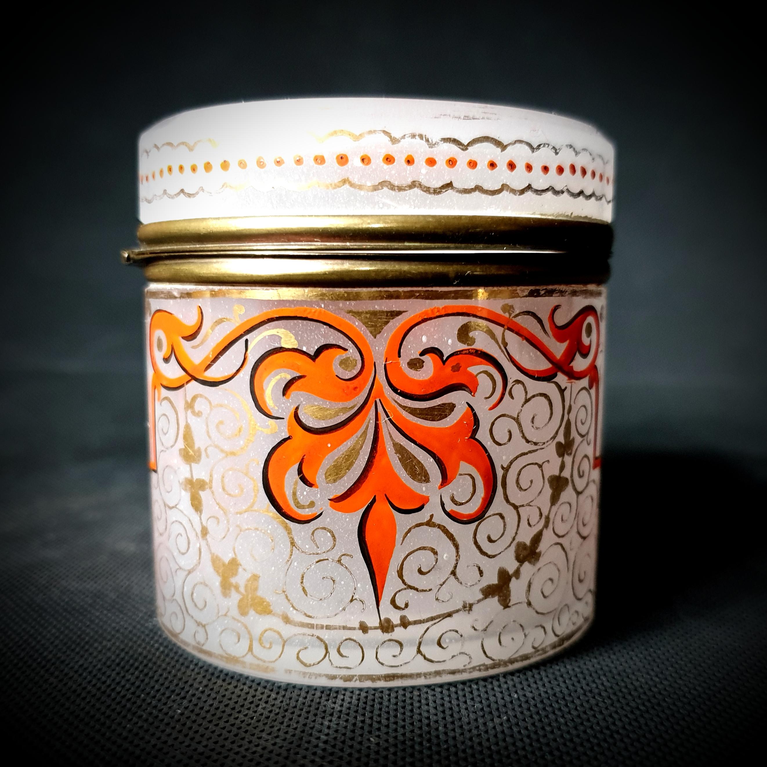 Gold Late 19th Century Milky White Opaline Bohemian Gilded Moser Box France 1850-1920 For Sale