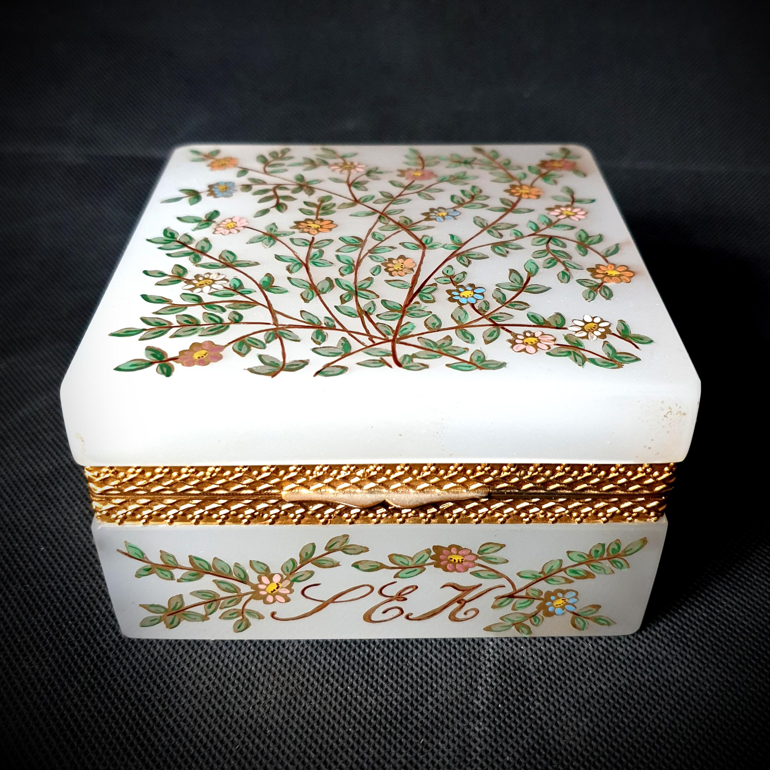 French Late 19th Century Milky White Opaline Murano Bohemian Gilded Box France, 1887 For Sale