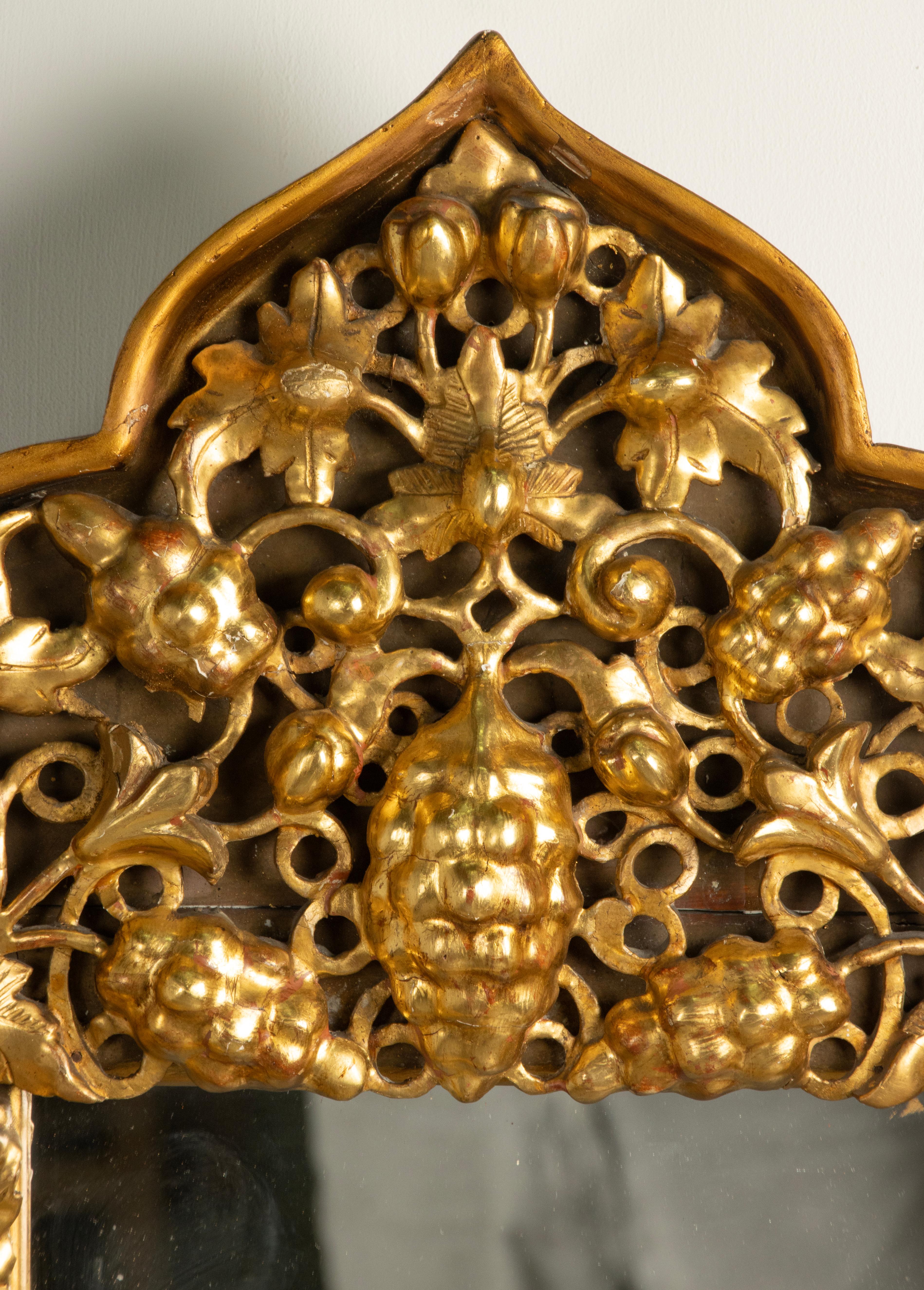 Miroir de la fin du 19ème siècle - sculpté à la feuille d'or  Bois de vin - Style oriental en vente 7