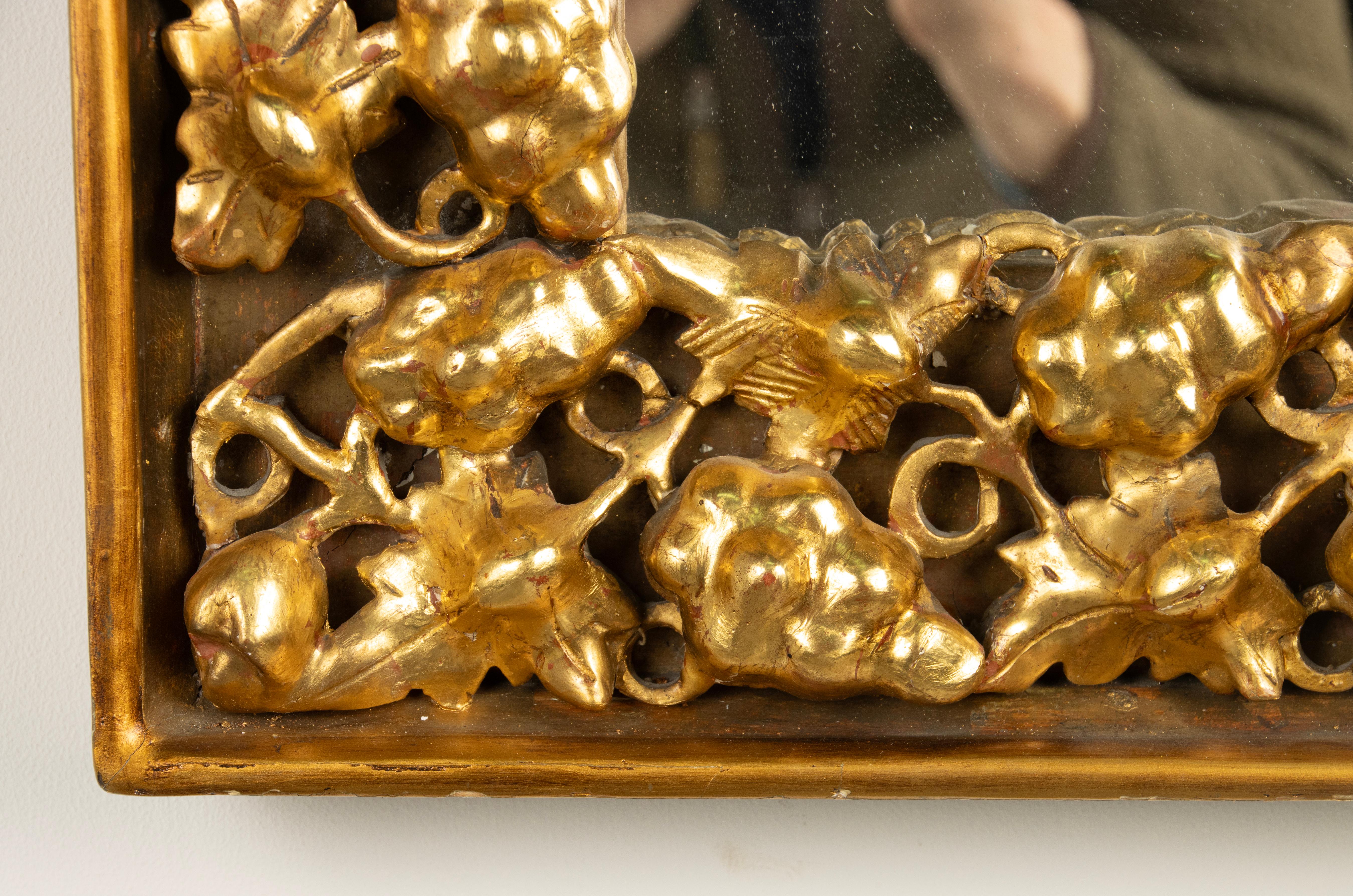 Miroir de la fin du 19ème siècle - sculpté à la feuille d'or  Bois de vin - Style oriental en vente 8