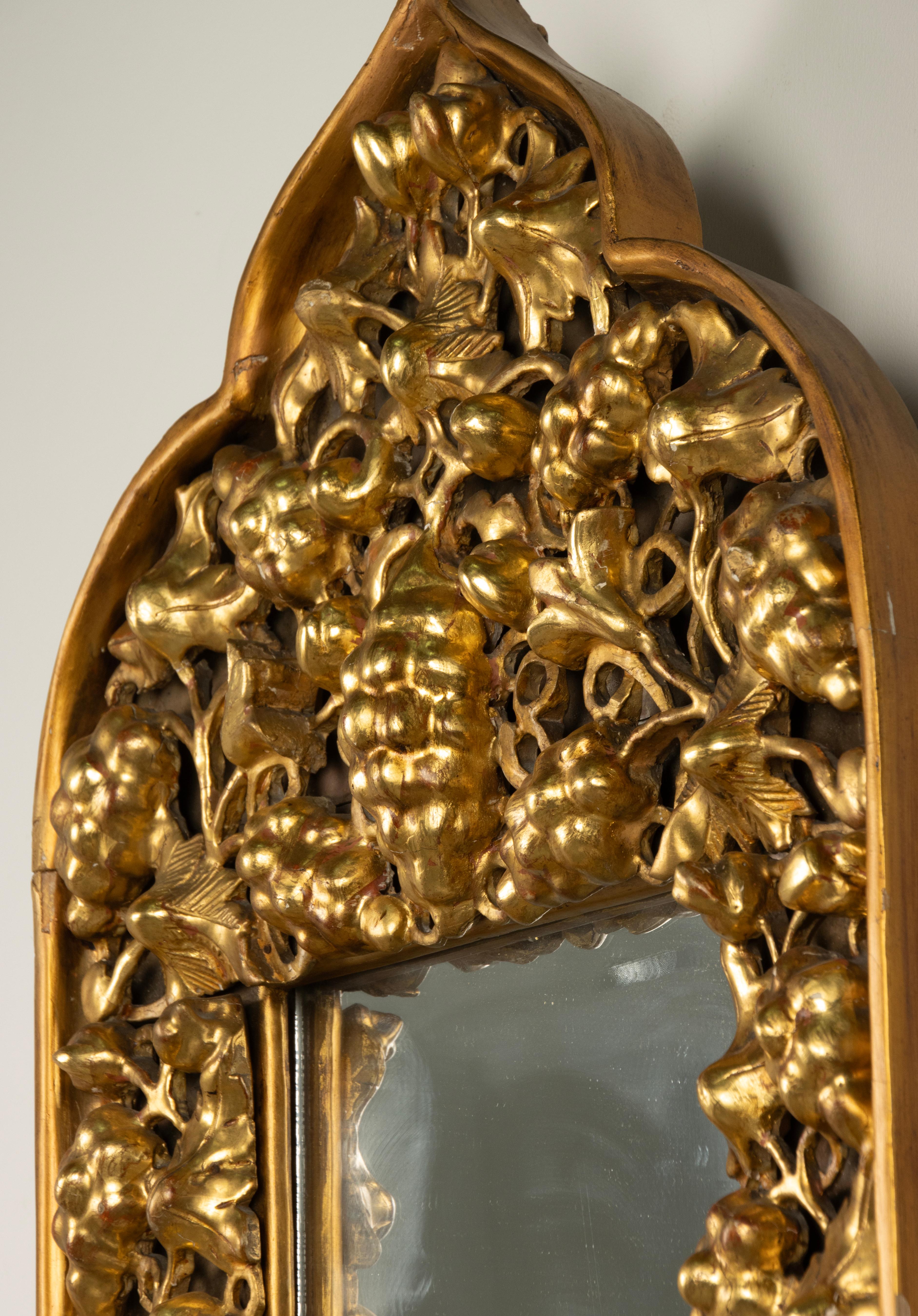 Miroir de la fin du 19ème siècle - sculpté à la feuille d'or  Bois de vin - Style oriental en vente 10