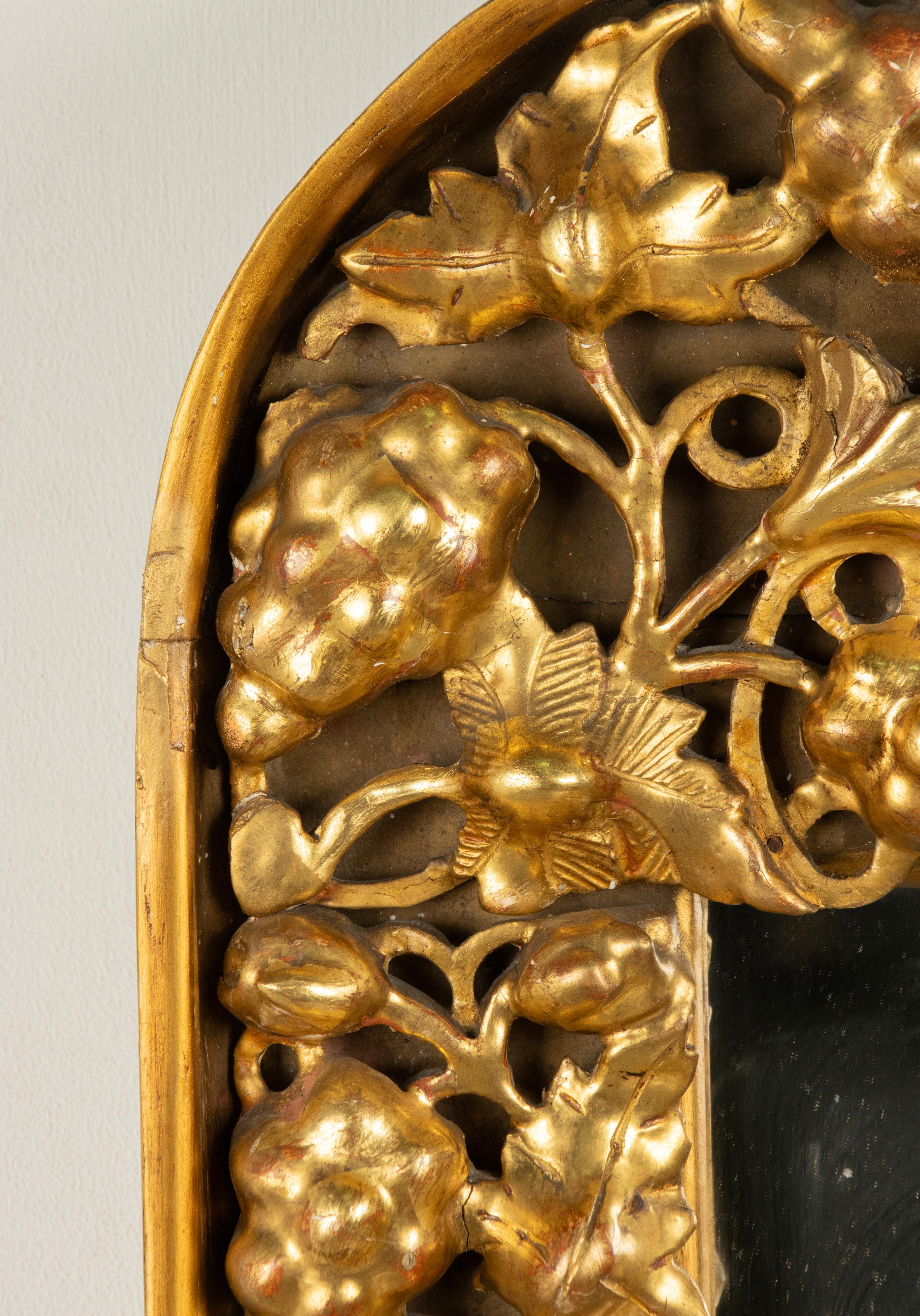 Miroir de la fin du 19ème siècle - sculpté à la feuille d'or  Bois de vin - Style oriental Bon état - En vente à Casteren, Noord-Brabant