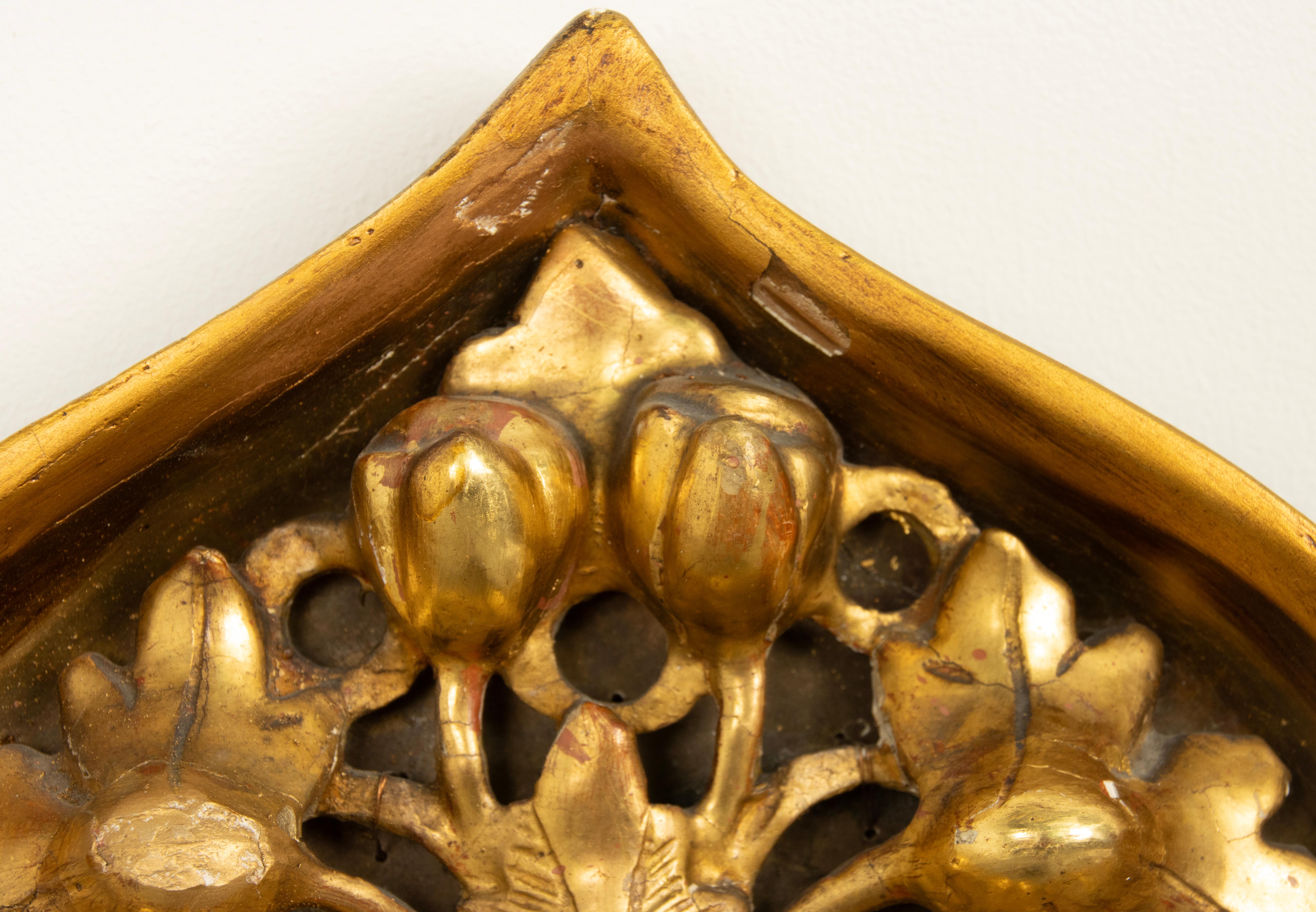 Miroir de la fin du 19ème siècle - sculpté à la feuille d'or  Bois de vin - Style oriental en vente 3