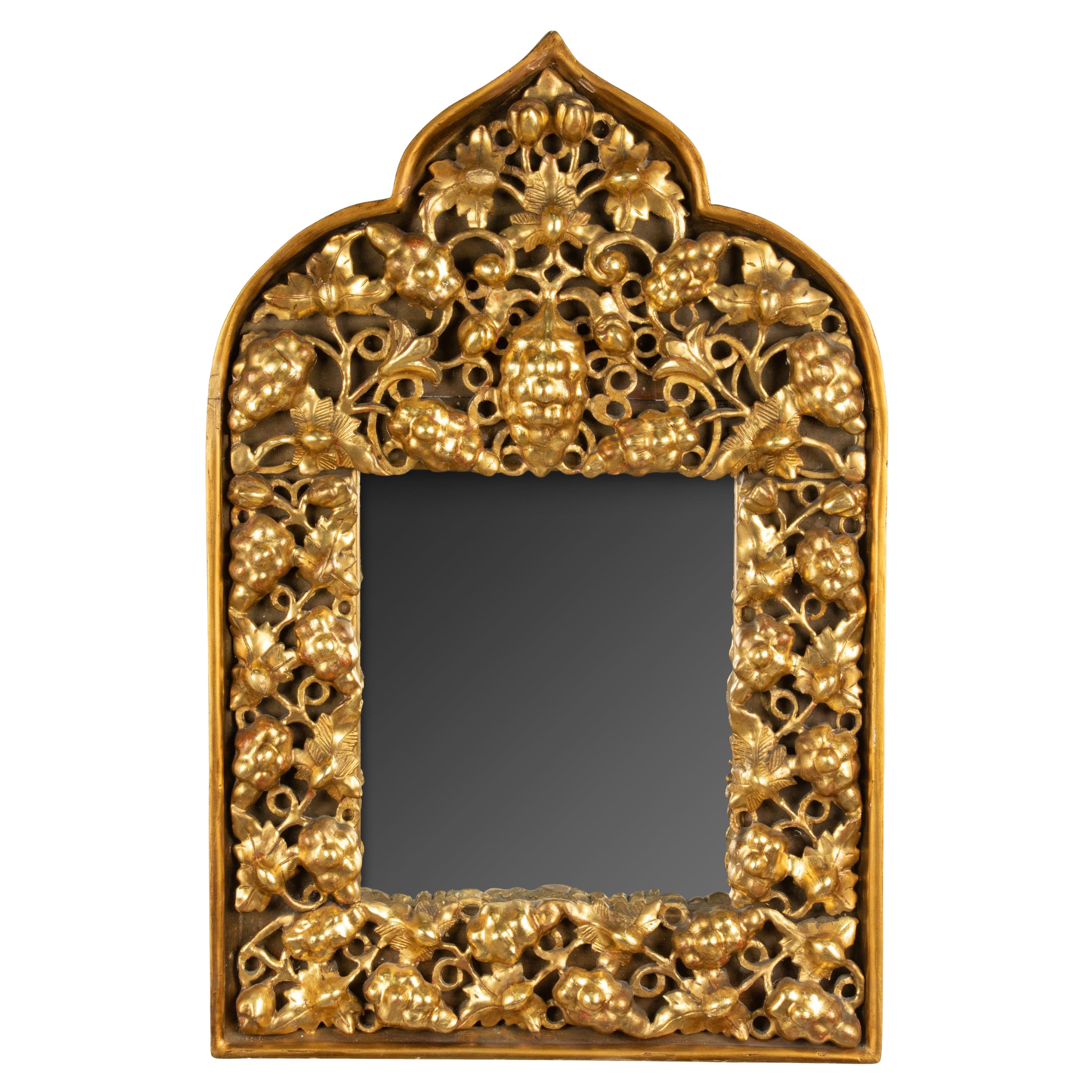 Miroir de la fin du 19ème siècle - sculpté à la feuille d'or  Bois de vin - Style oriental en vente
