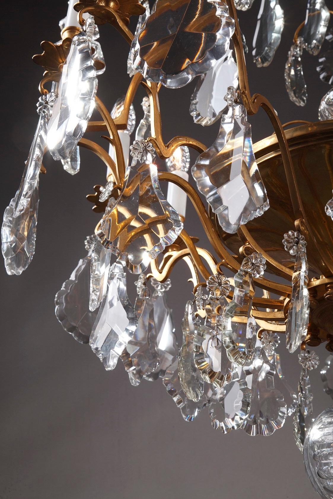 Late 19th Century Monumental 12-Light Gilt Bronze and Crystal Chandelier In Good Condition In Paris, FR