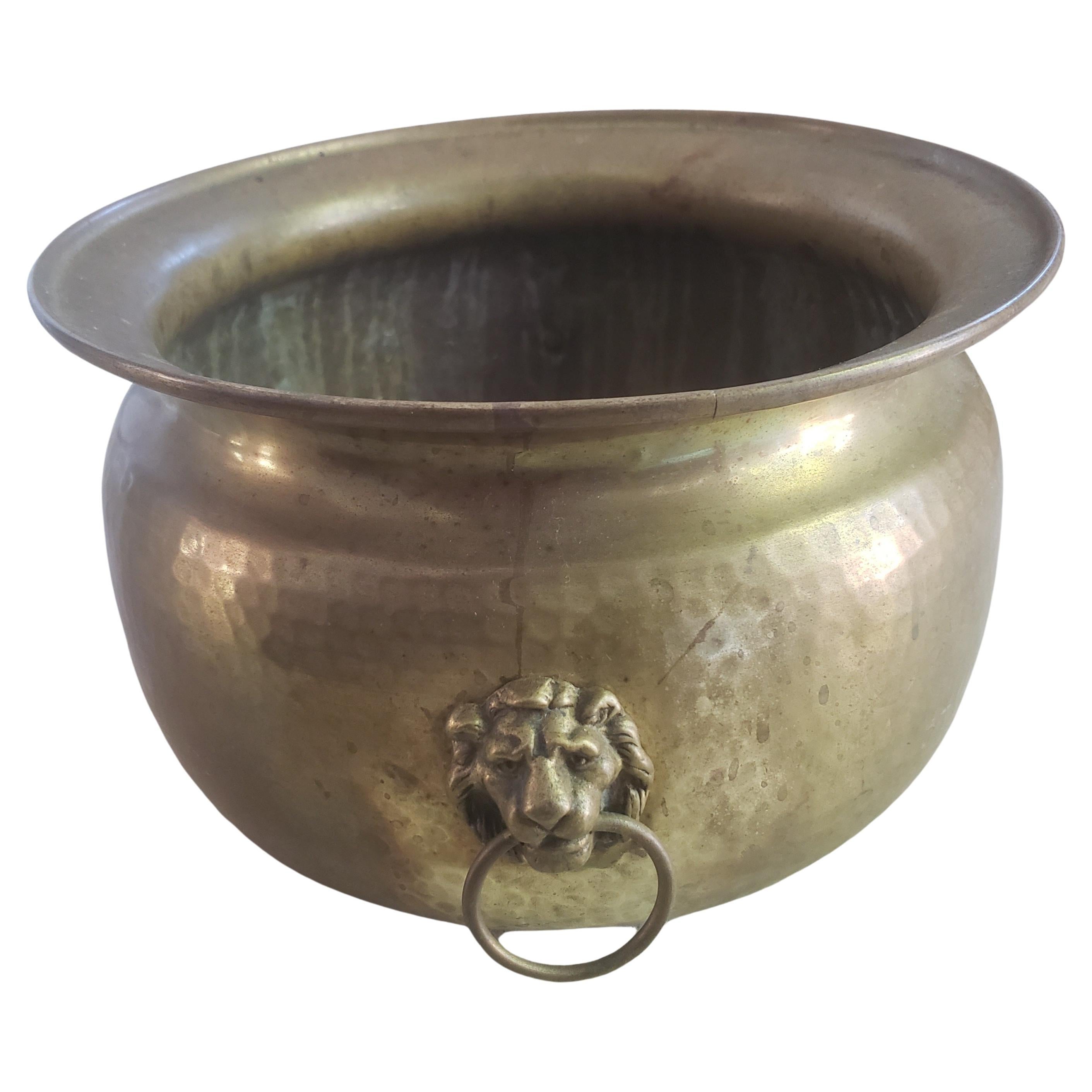 Late 19th century J P Mook Brass Planter Jardiniere with Lion Heads Handles.
Measures 15