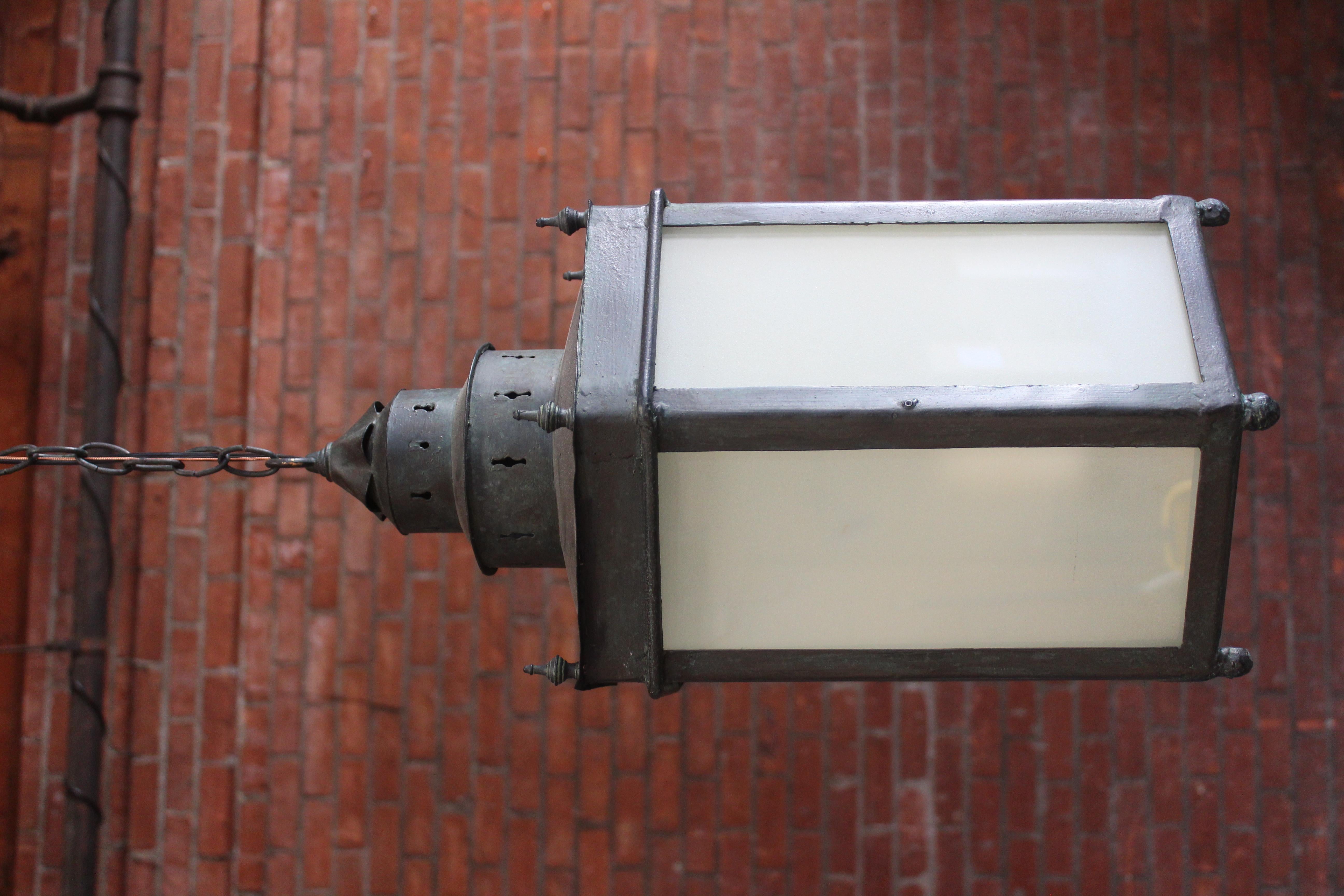 Métal Lampe à suspension mauresque de la fin du XIXe siècle, paire disponible. en vente