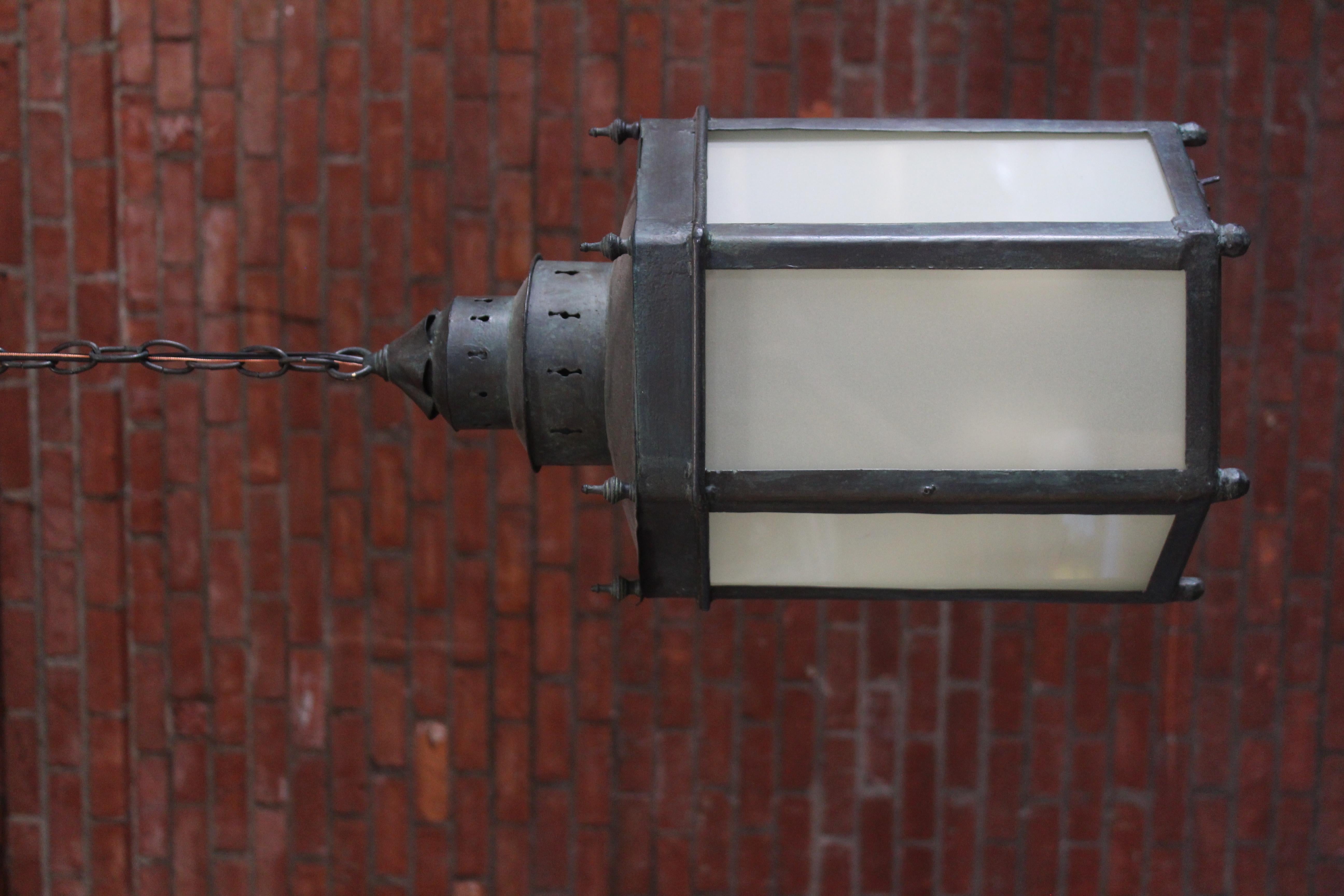 Lampe à suspension mauresque de la fin du XIXe siècle, paire disponible. en vente 1