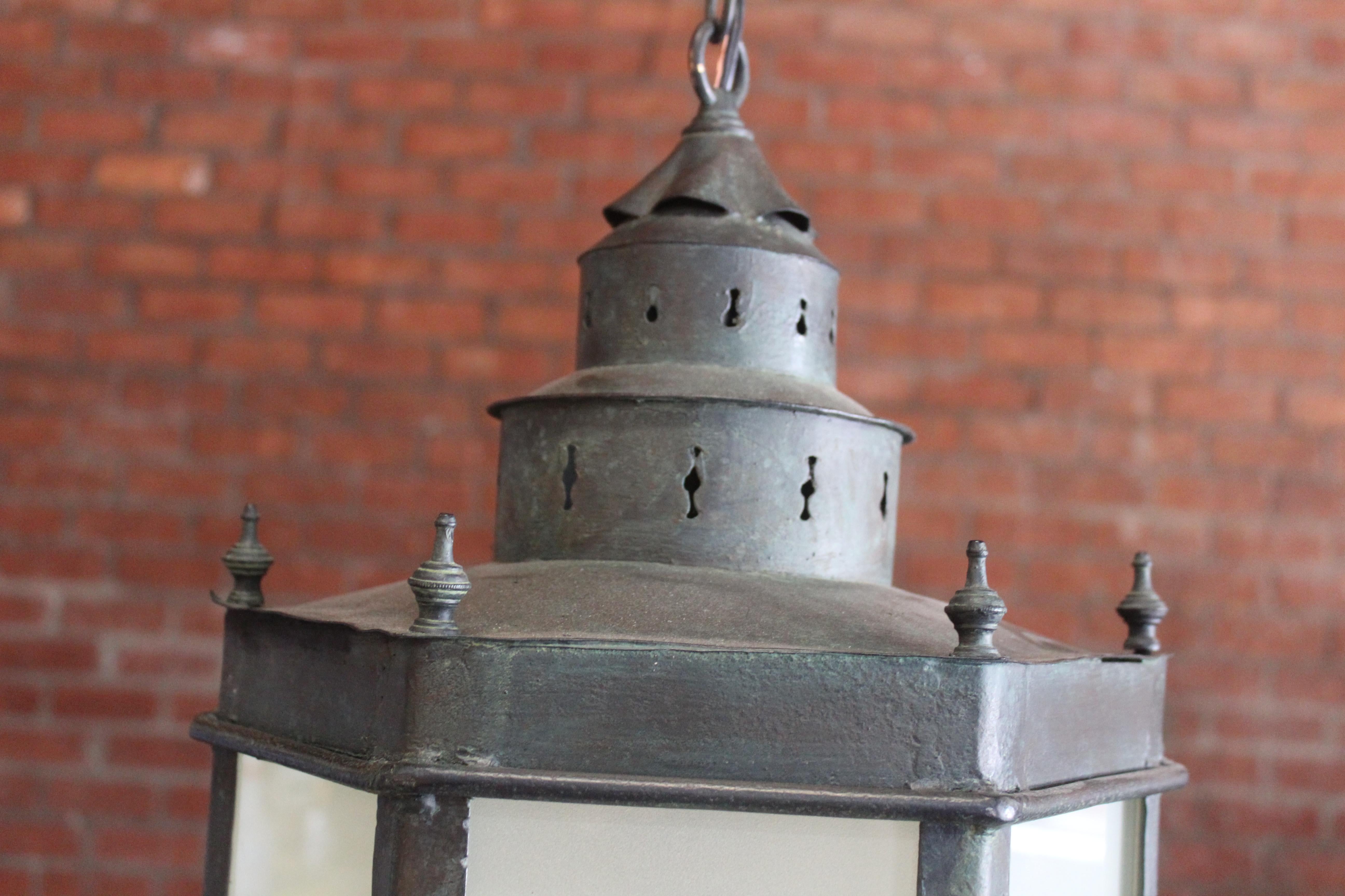 Lampe à suspension mauresque de la fin du XIXe siècle, paire disponible. en vente 2