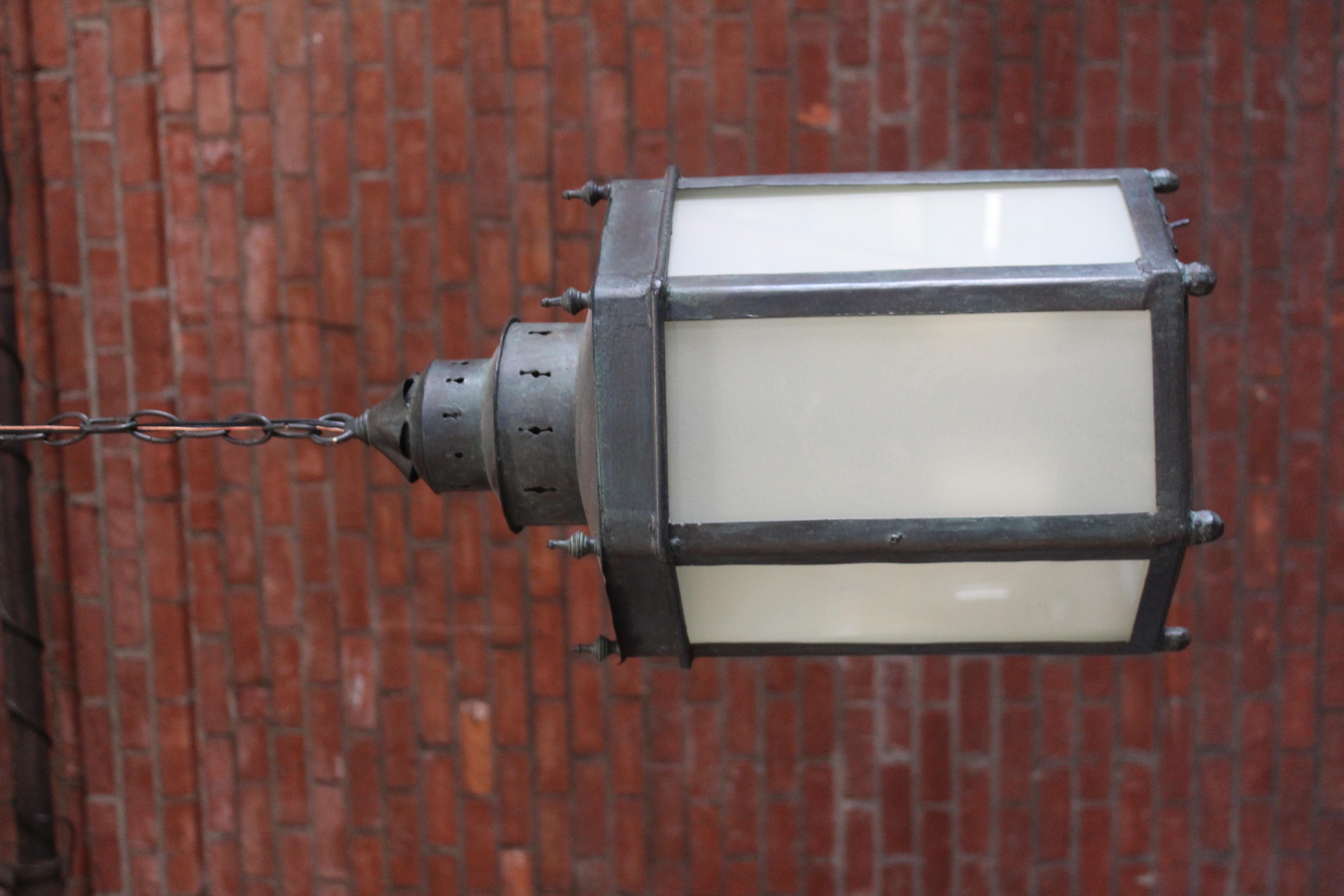 Lampe à suspension mauresque de la fin du XIXe siècle, paire disponible. en vente 3