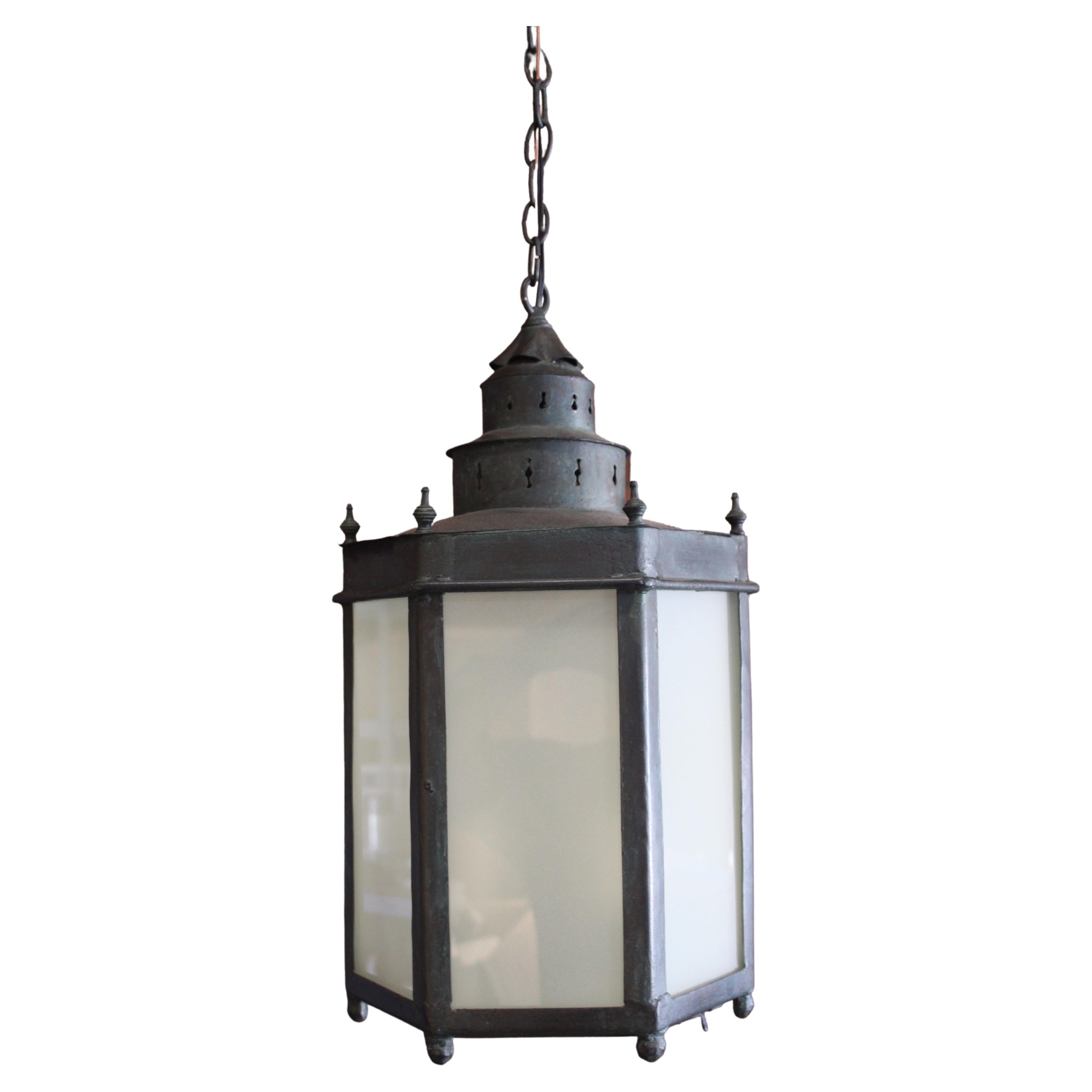 Lampe à suspension mauresque de la fin du XIXe siècle, paire disponible. en vente