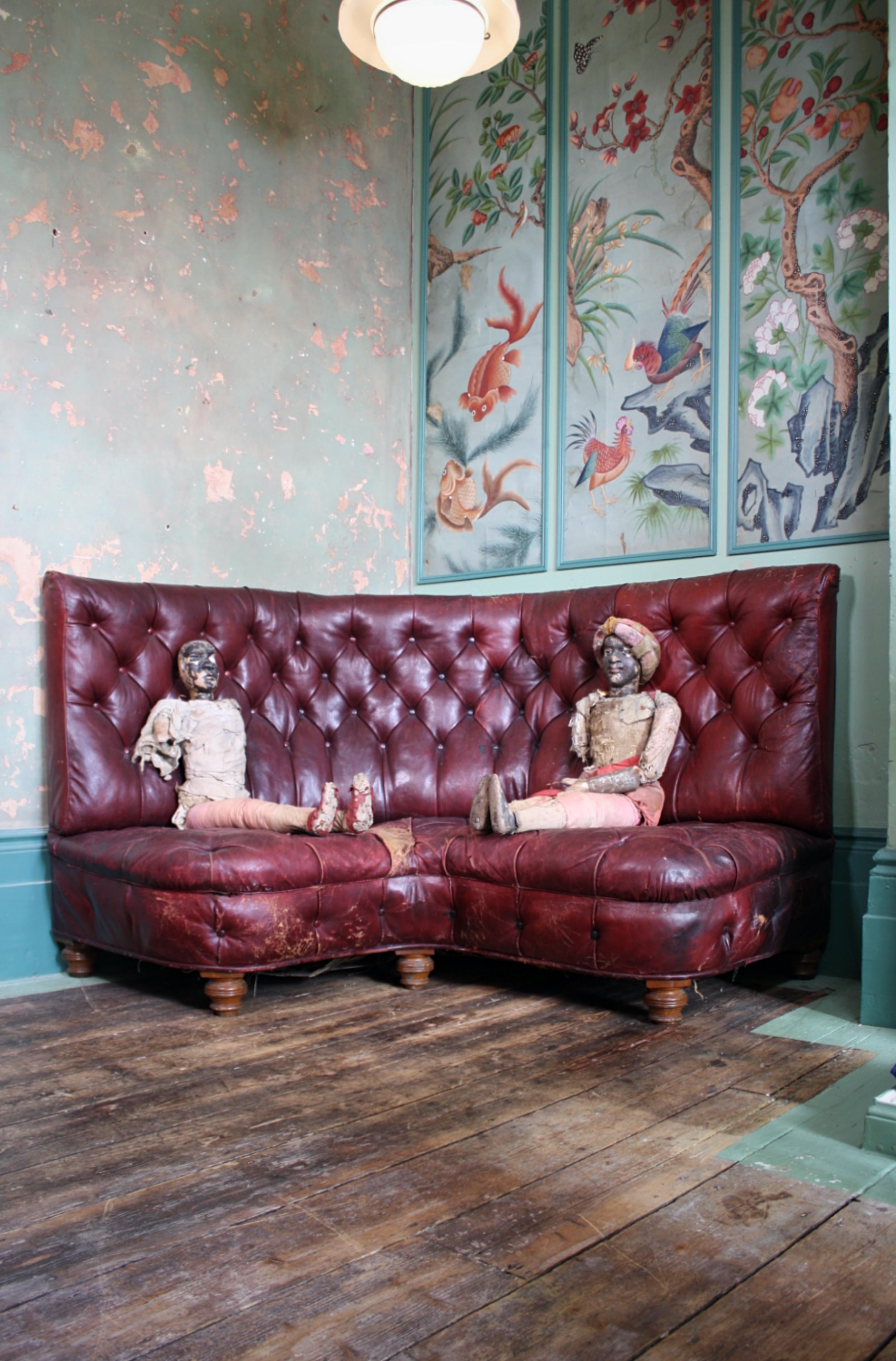 Late 19th Century Moroccan Maroon Leather Buttoned Corner Sofa 3