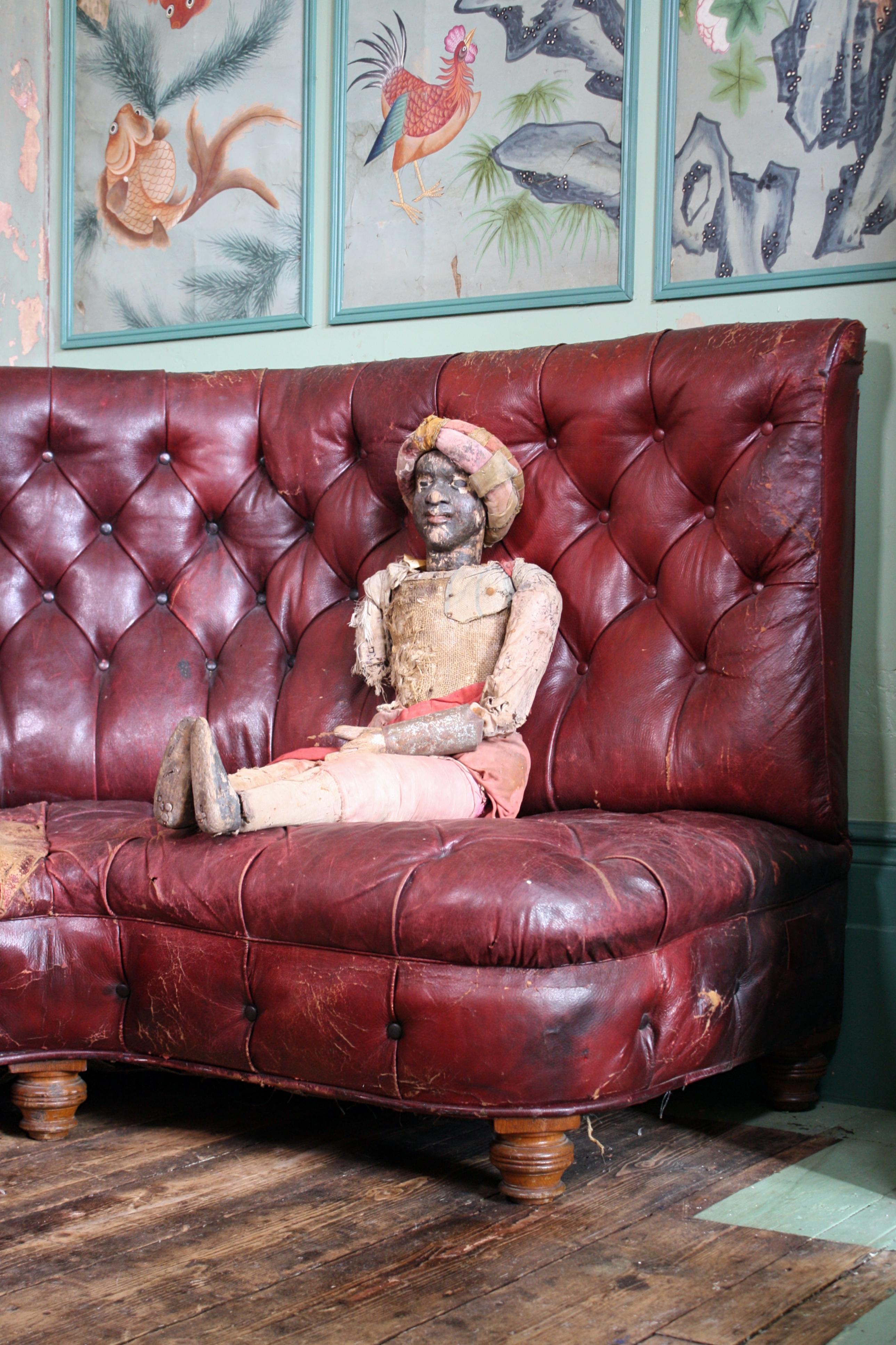 Late 19th Century Moroccan Maroon Leather Buttoned Corner Sofa 4