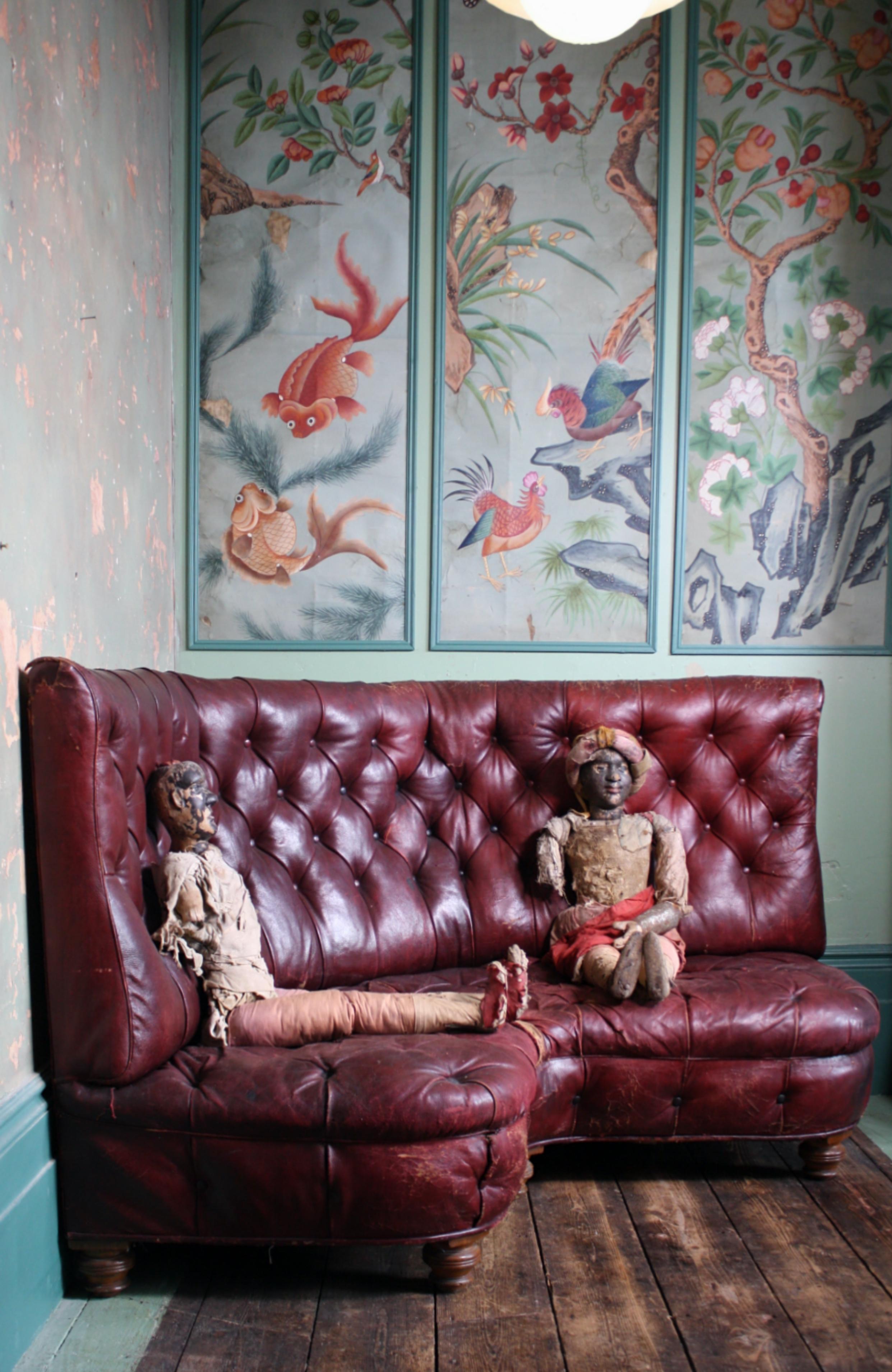 Late 19th Century Moroccan Maroon Leather Buttoned Corner Sofa 8