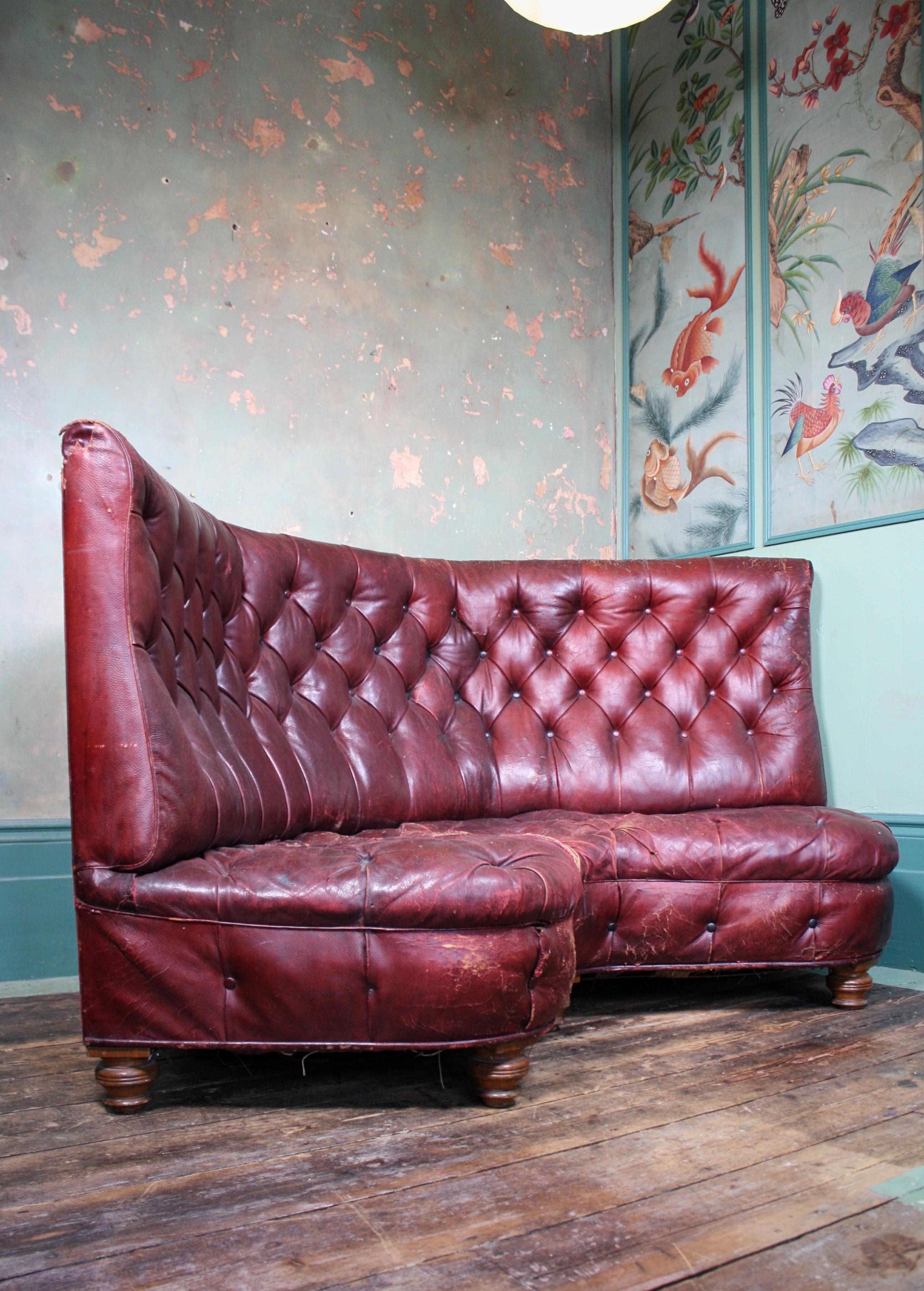 Late 19th Century Moroccan Maroon Leather Buttoned Corner Sofa 10