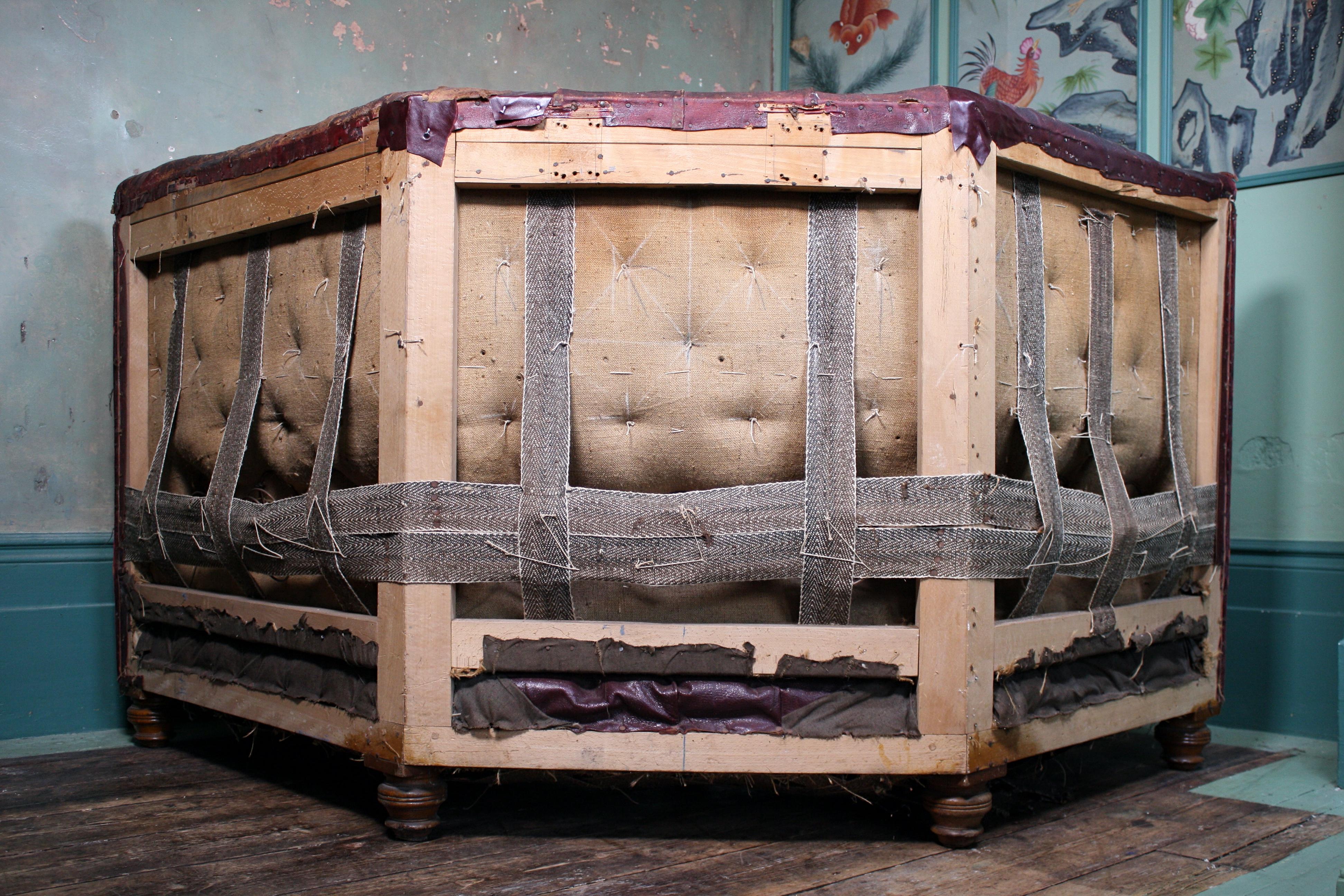 Late 19th Century Moroccan Maroon Leather Buttoned Corner Sofa 11